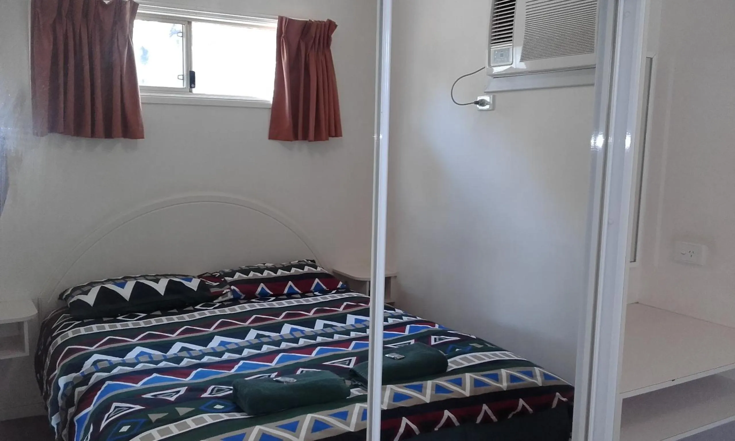 Bed in Acclaim Gateway Tourist Park