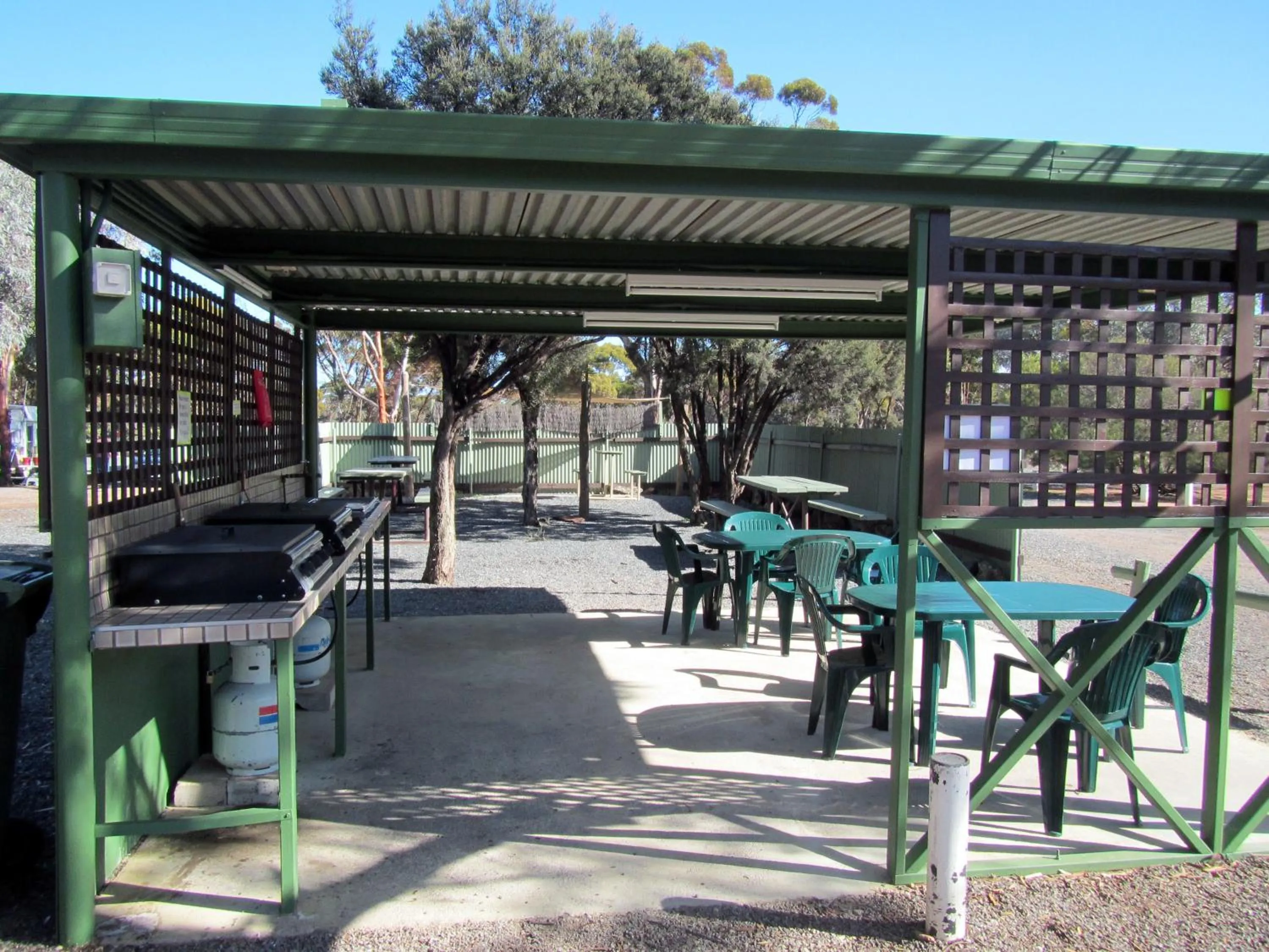 BBQ facilities in Acclaim Gateway Tourist Park