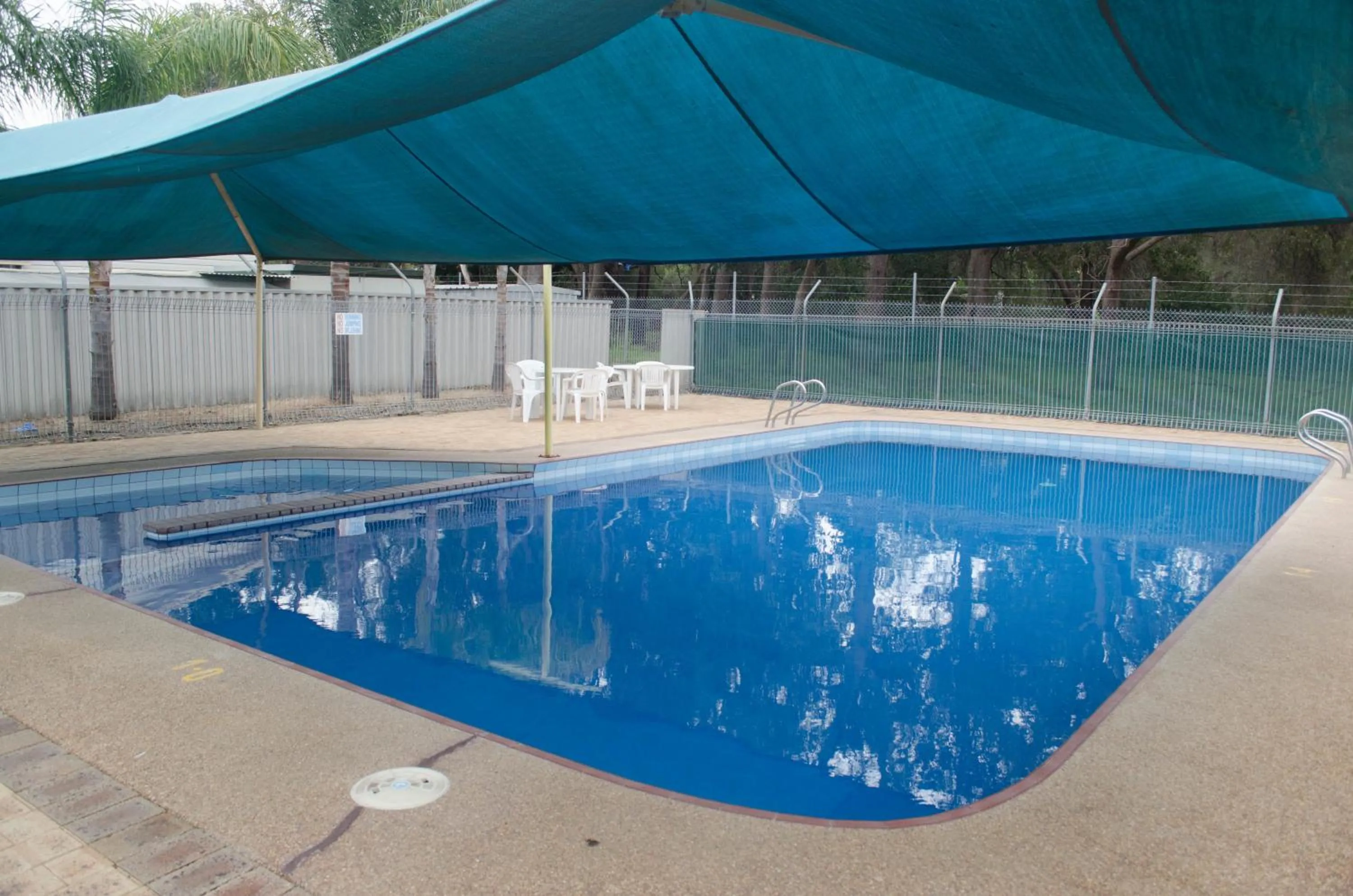 Swimming pool in Acclaim Swan Valley Tourist Park