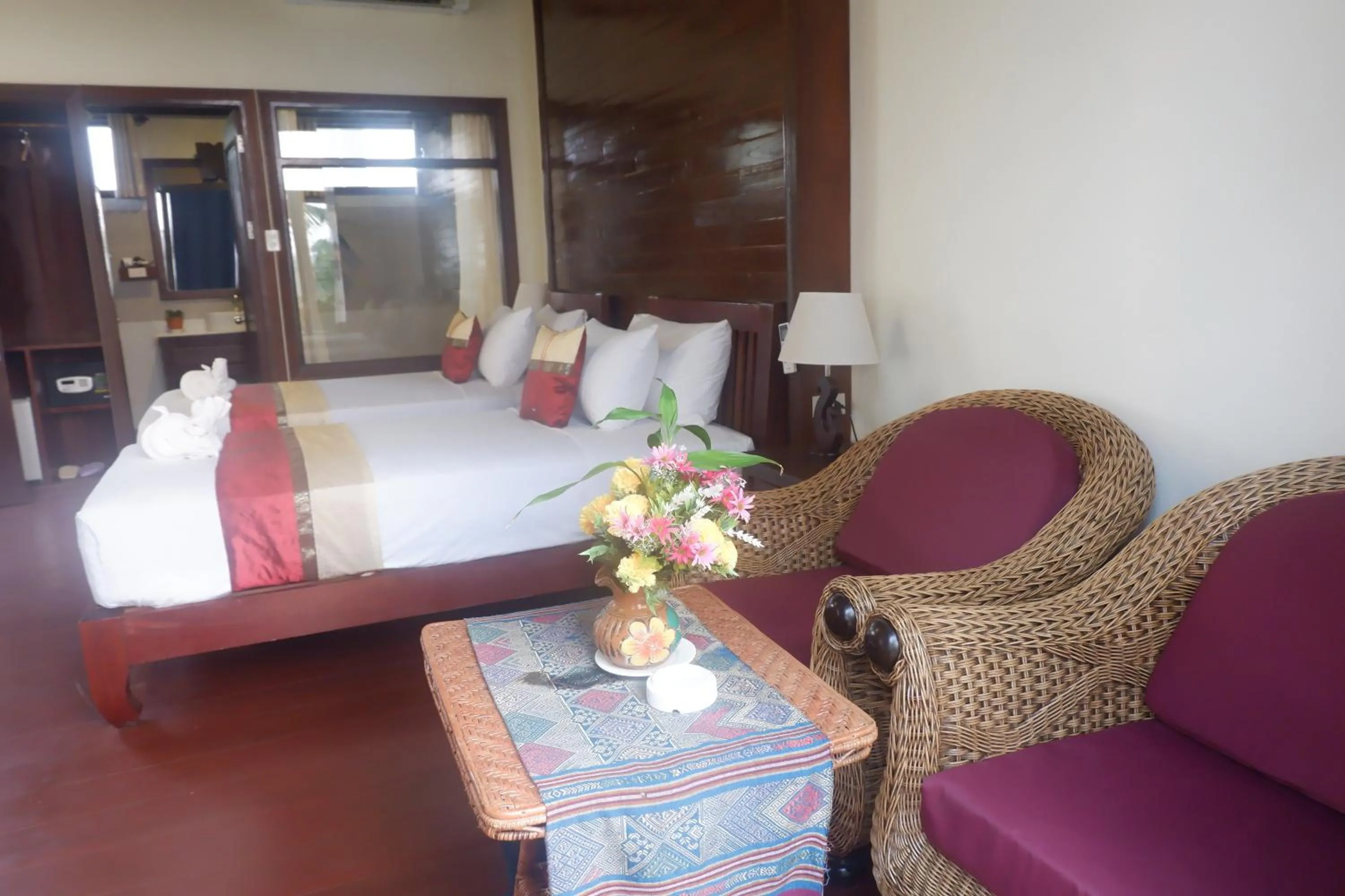 Photo of the whole room, Bed in Sengahloune Resort