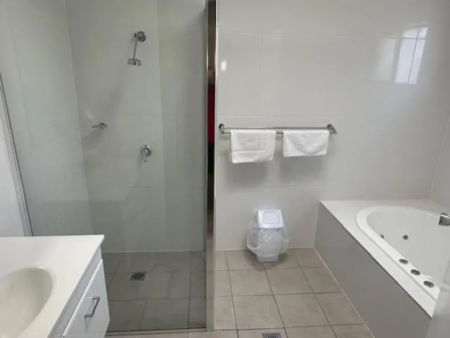 Bathroom in City Centre Motel Kempsey