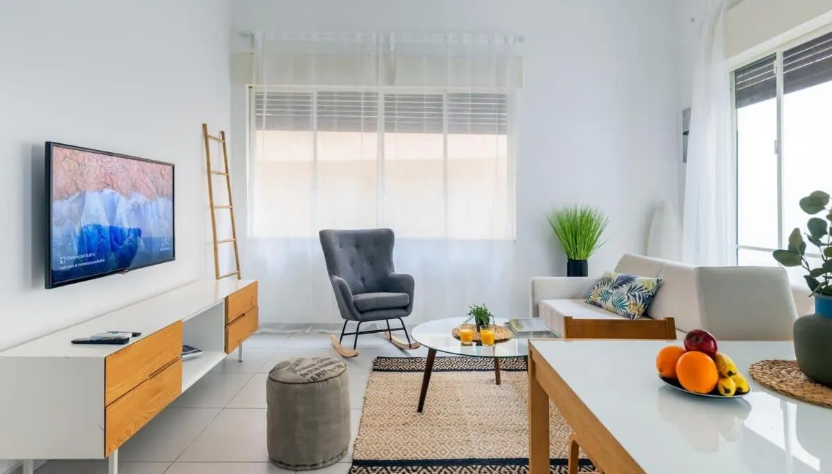 Modern Apartment w/ Garden 2 min from the Beach