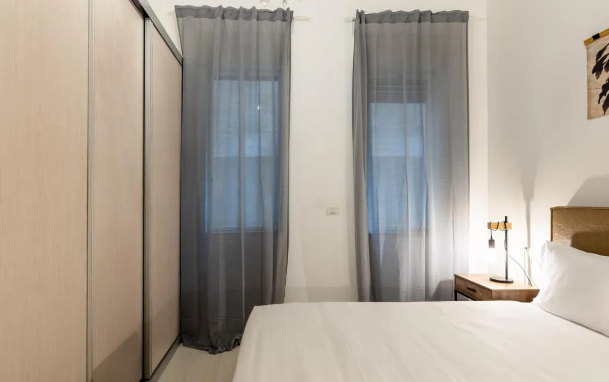 Bed in Modern Apartment w/ Garden 2 min from the Beach