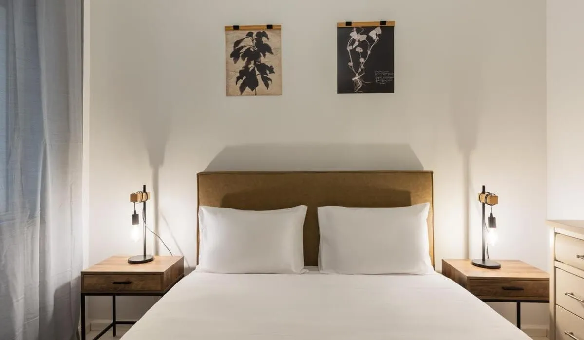 Bed in Modern Apartment w/ Garden 2 min from the Beach