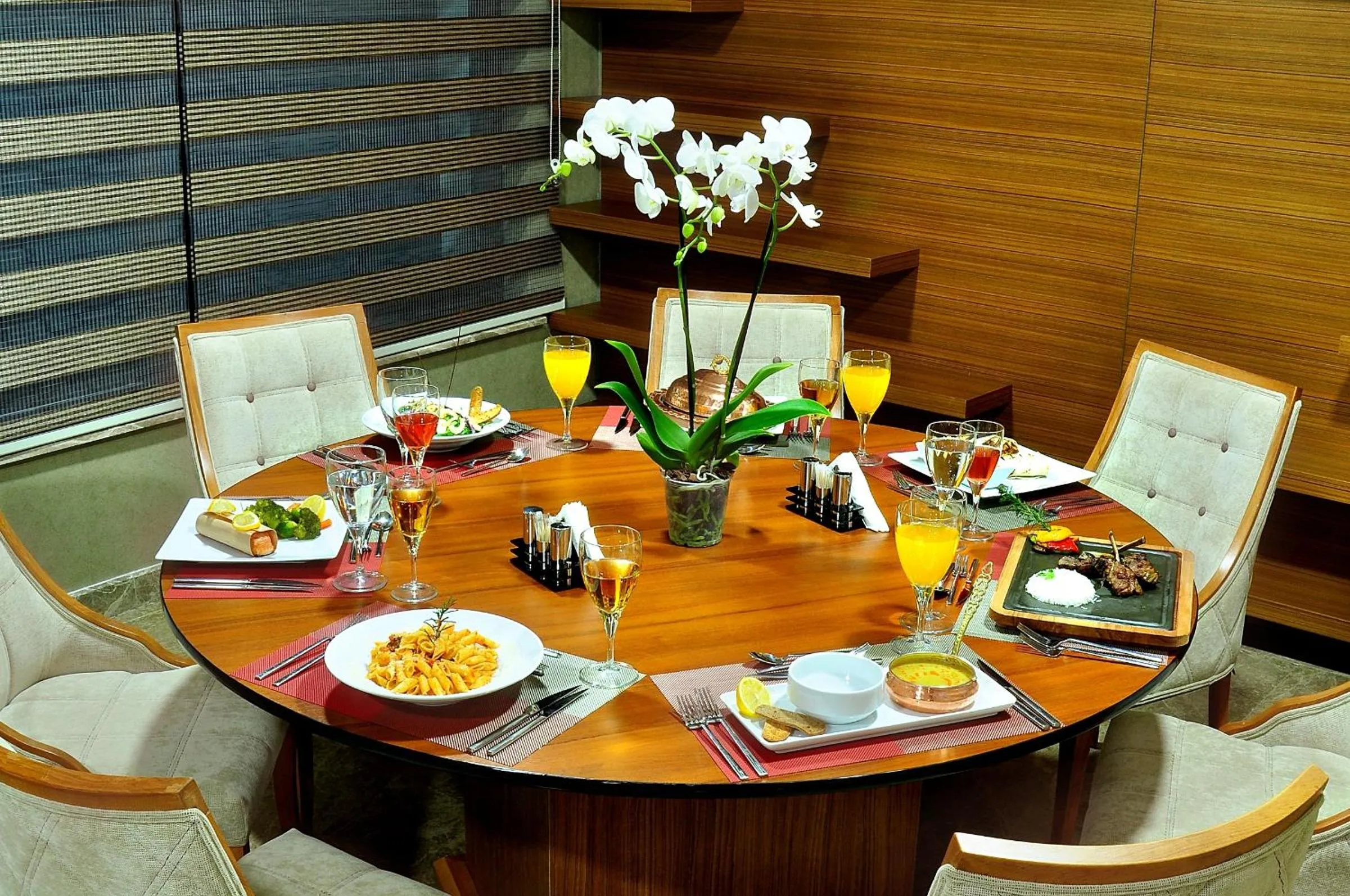 Restaurant/places to eat in Starton Hotel