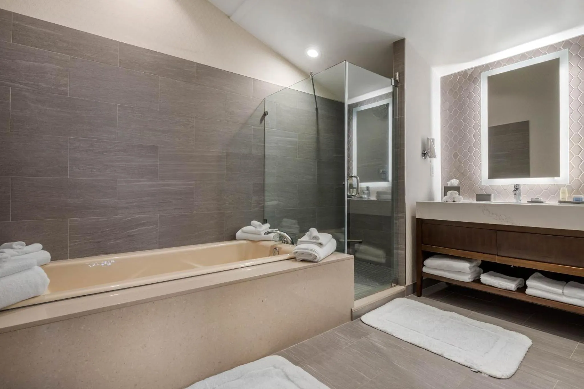 Photo of the whole room in Omni Charlotte Hotel