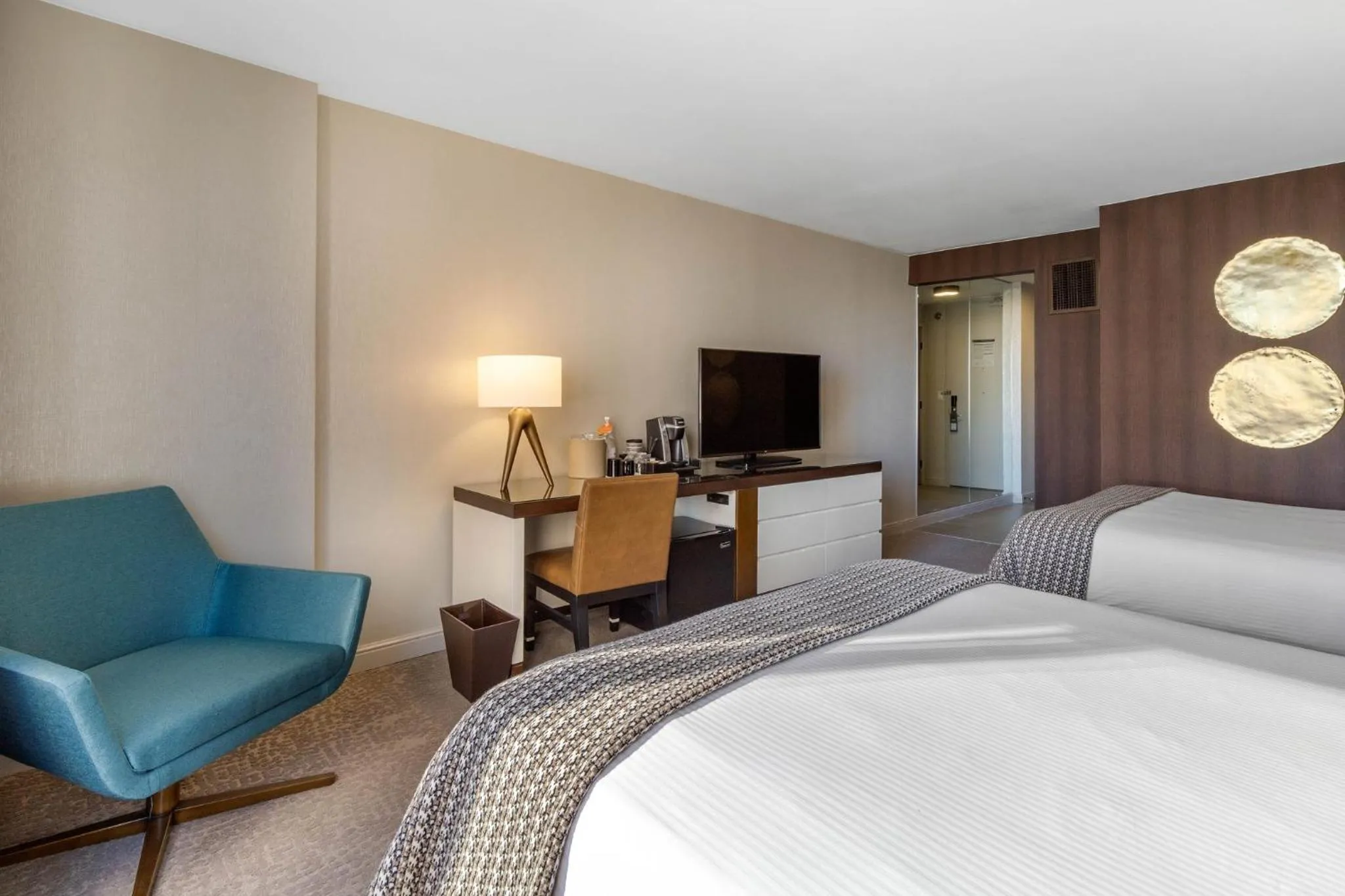 Bedroom, Bed in Omni Charlotte Hotel