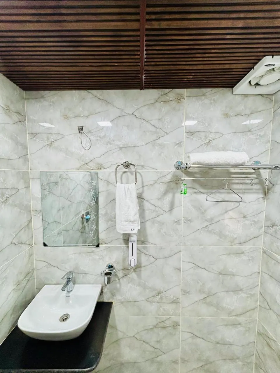 Shower in Hotel Amar