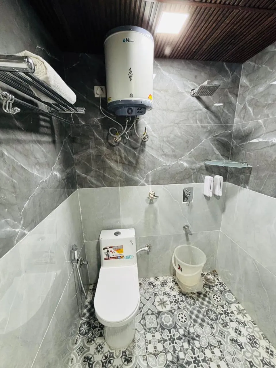 Shower in Hotel Amar