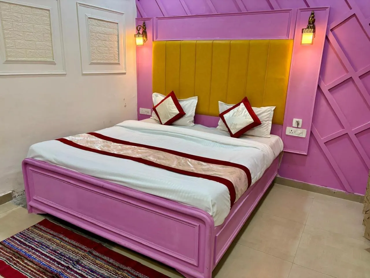 Bed in Hotel Amar