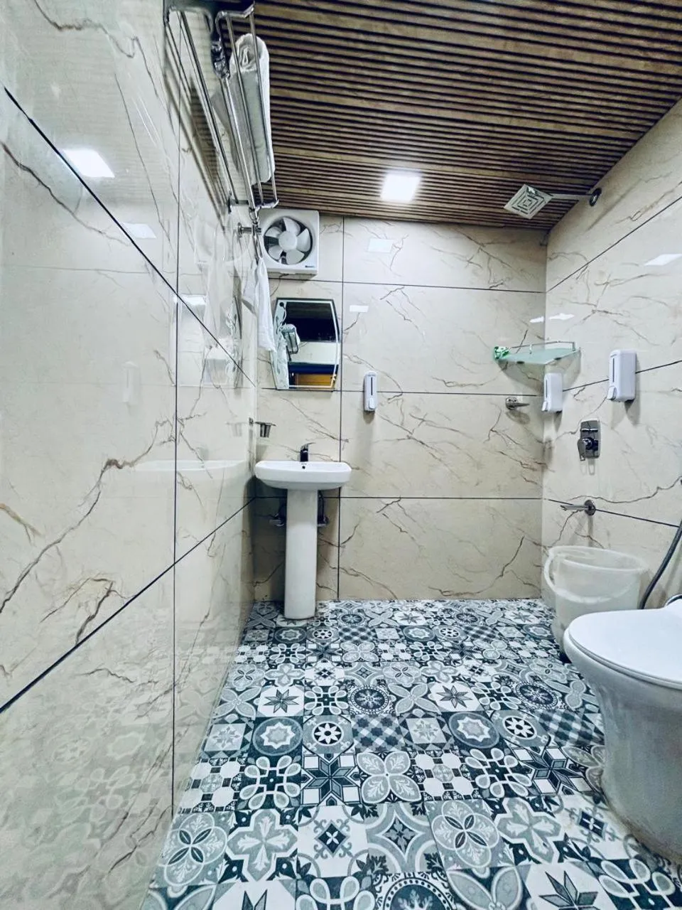 Shower in Hotel Amar