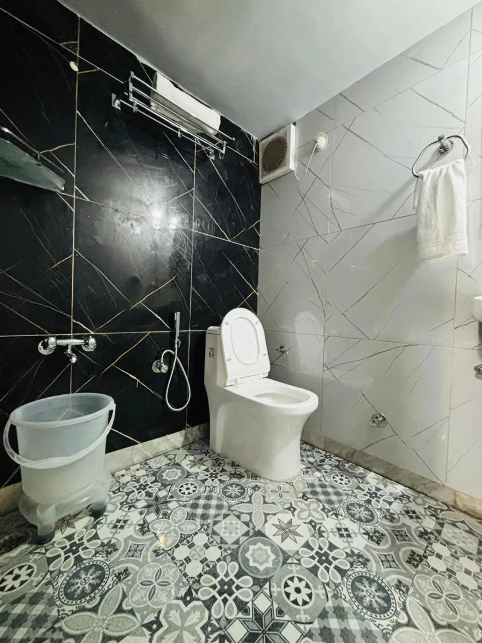 Shower in Hotel Amar