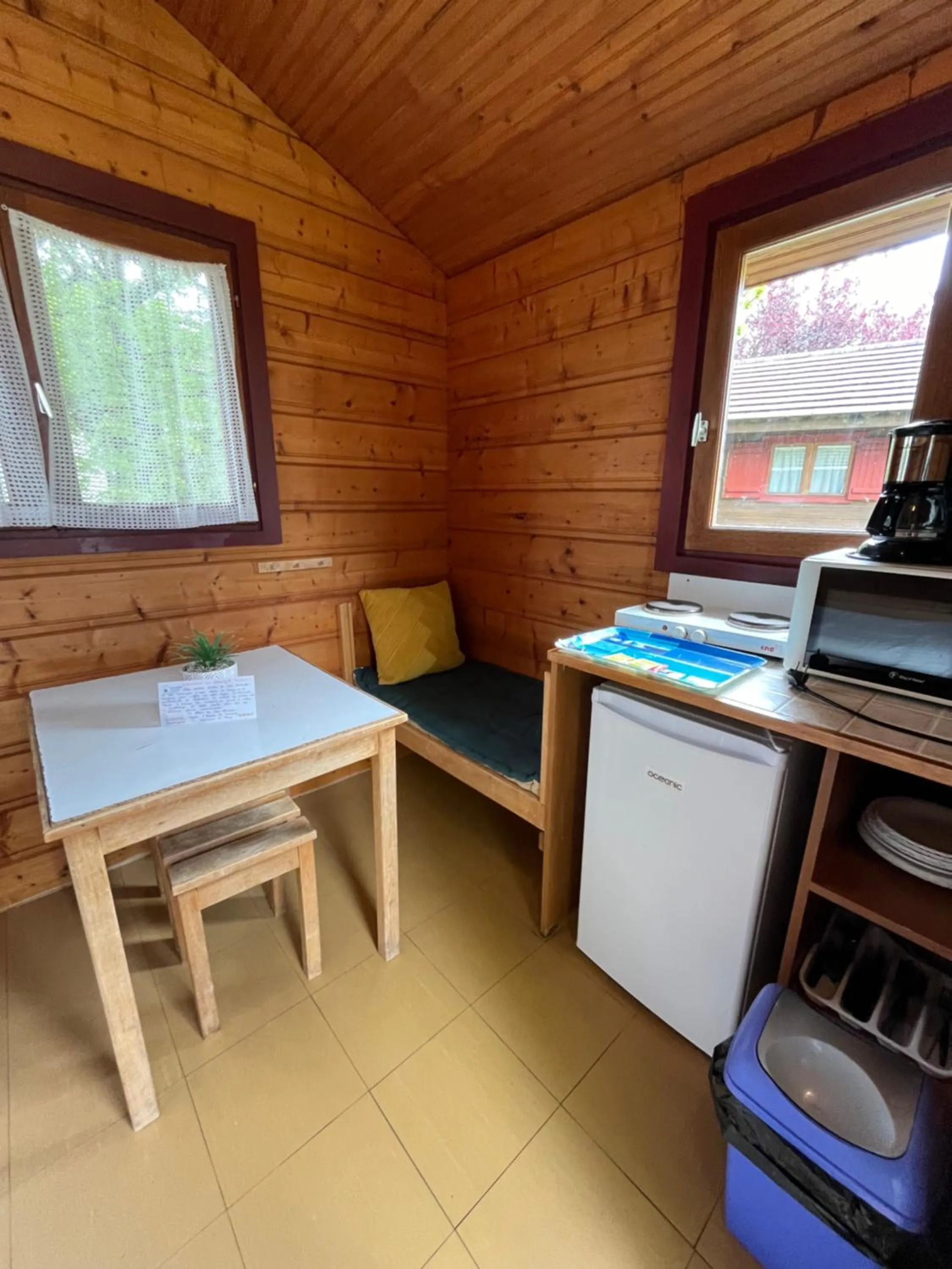 kitchen in Camping de Saulieu