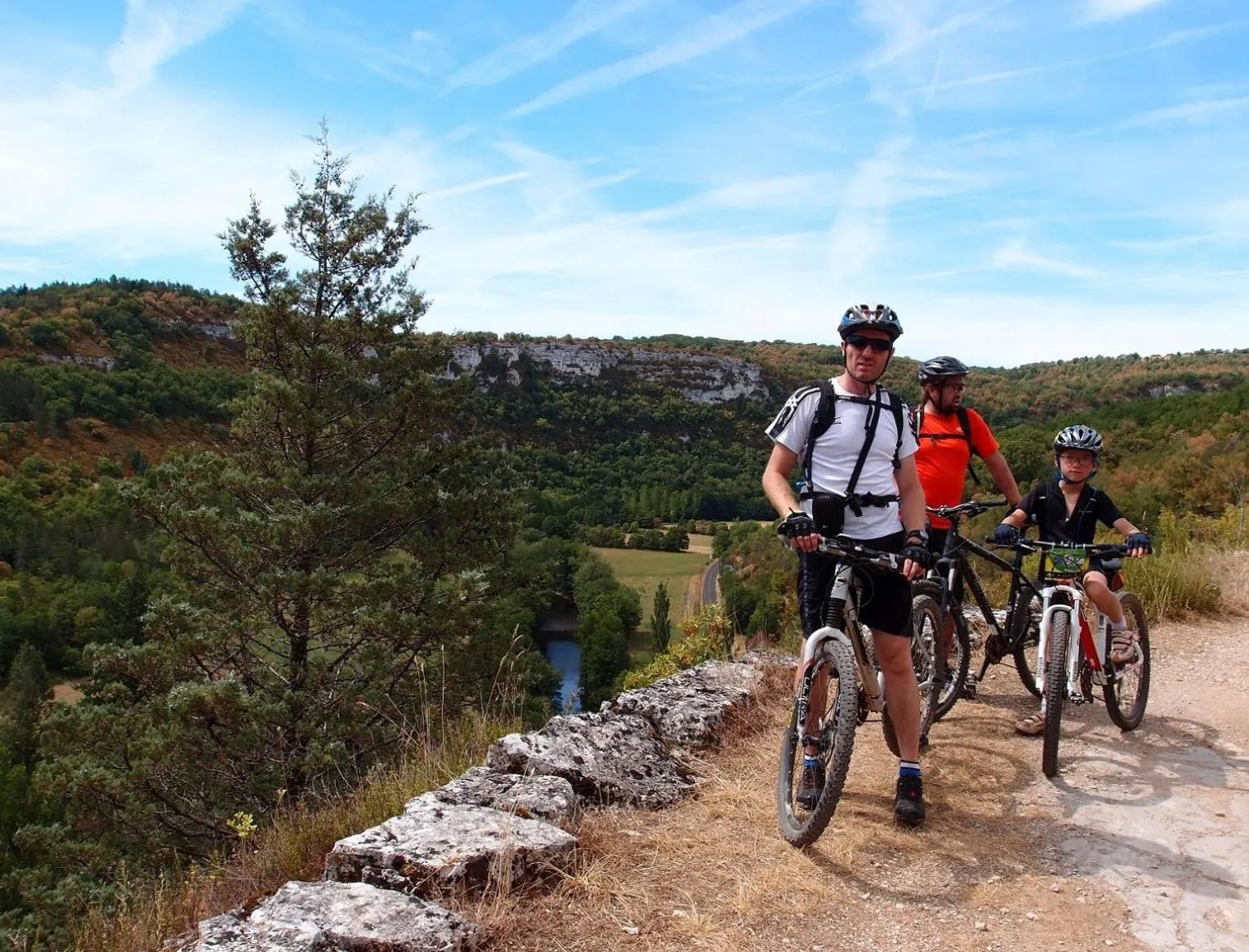 Cycling in Camping de Saulieu