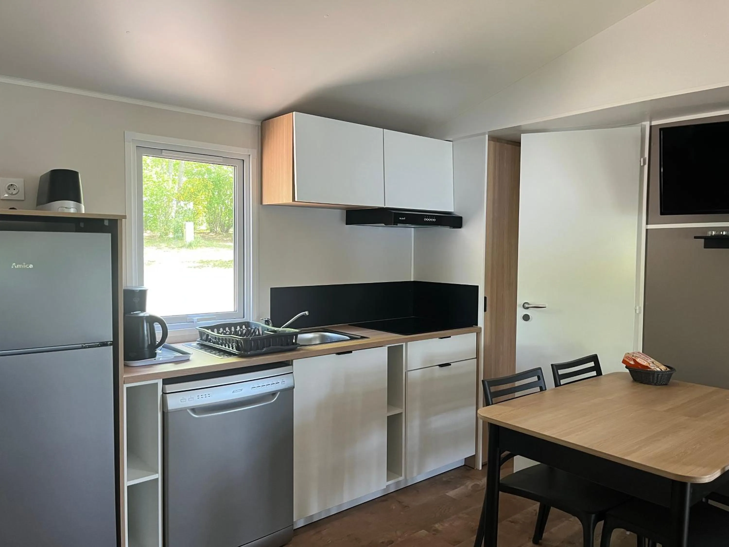 kitchen in Camping de Saulieu