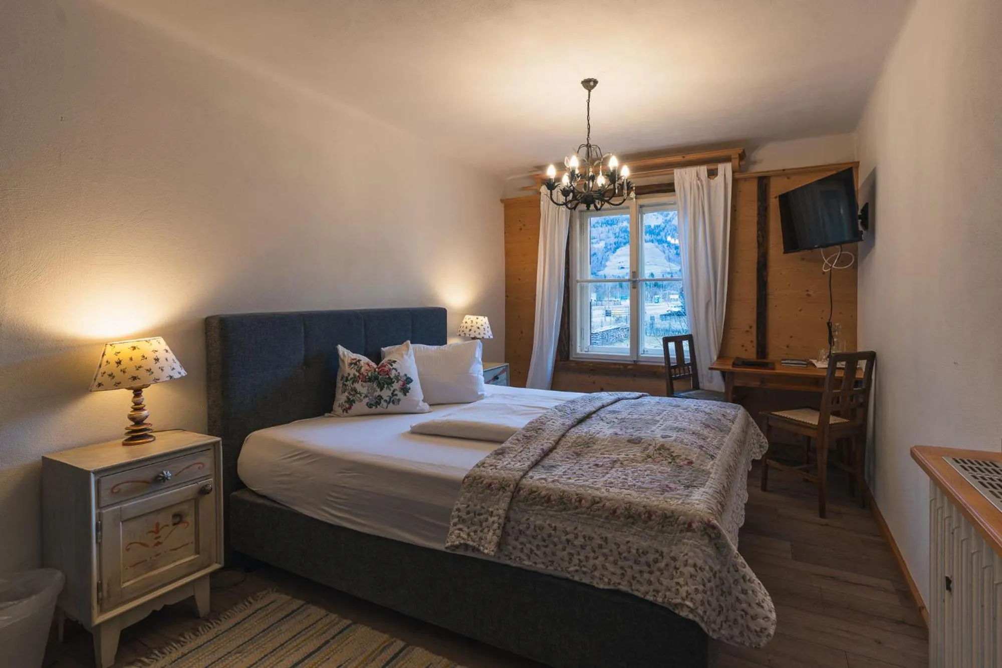 Bed in Hotel Schlosswirt