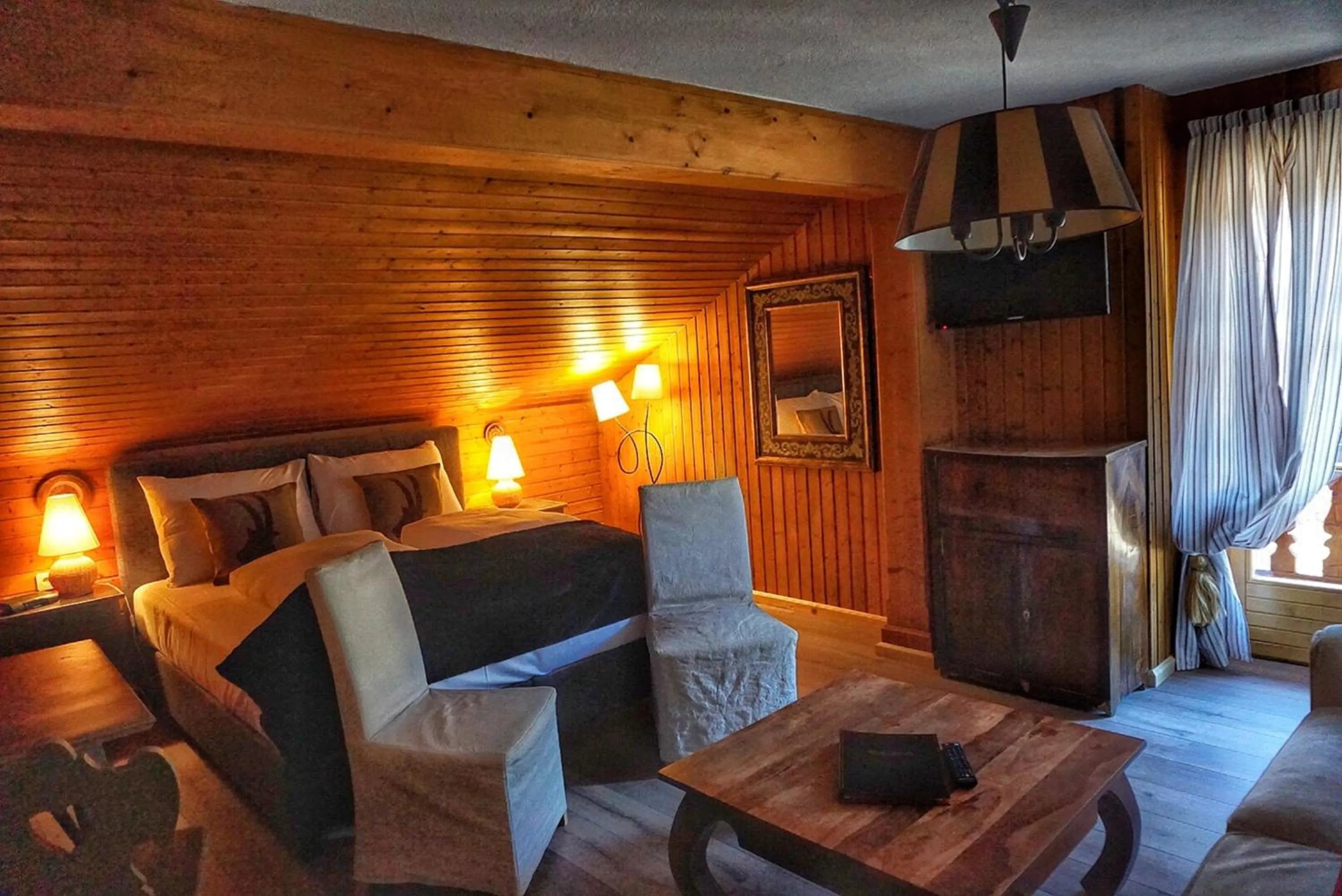 Bed in Hotel Schlosswirt