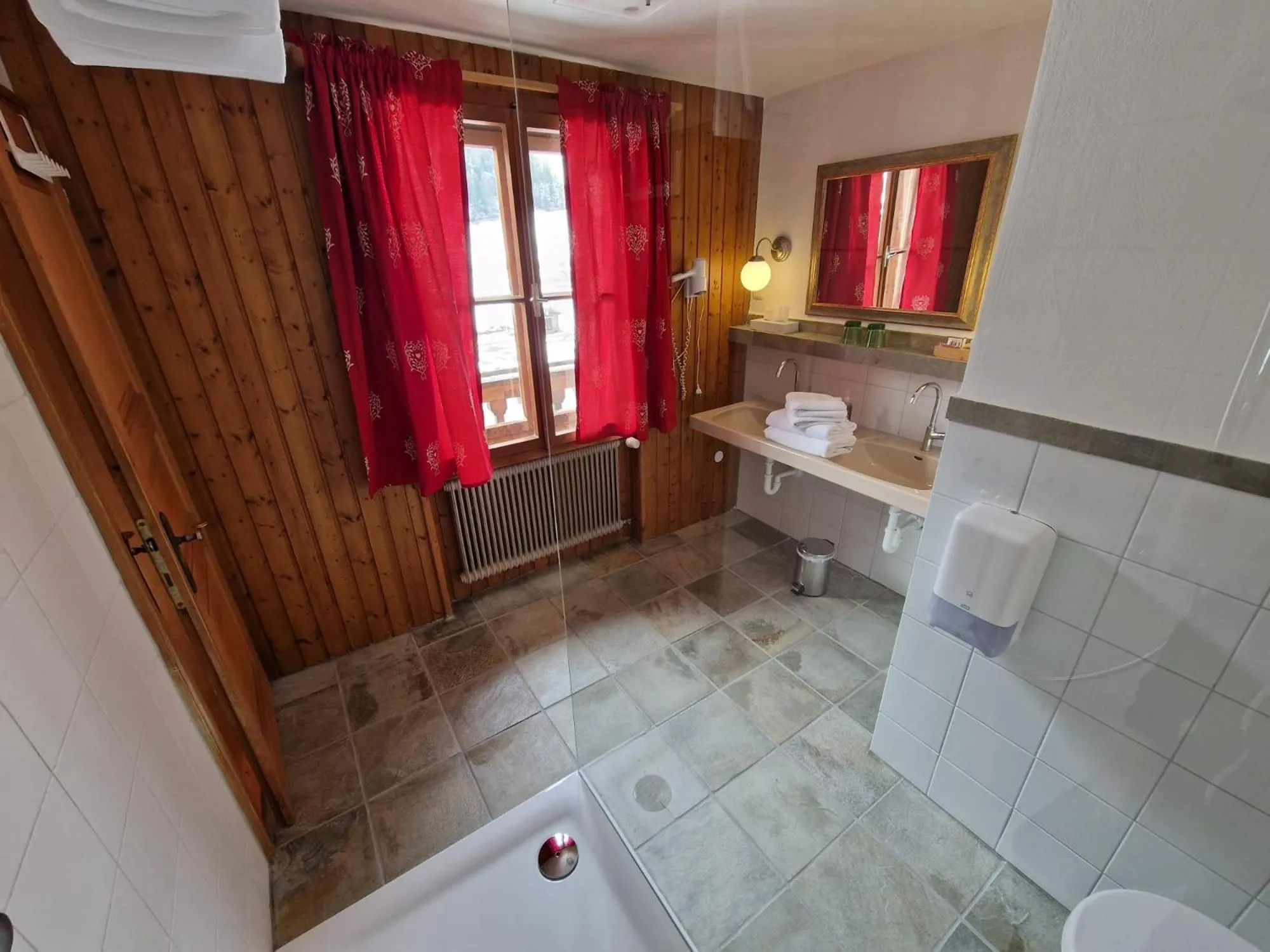 Shower in Hotel Schlosswirt