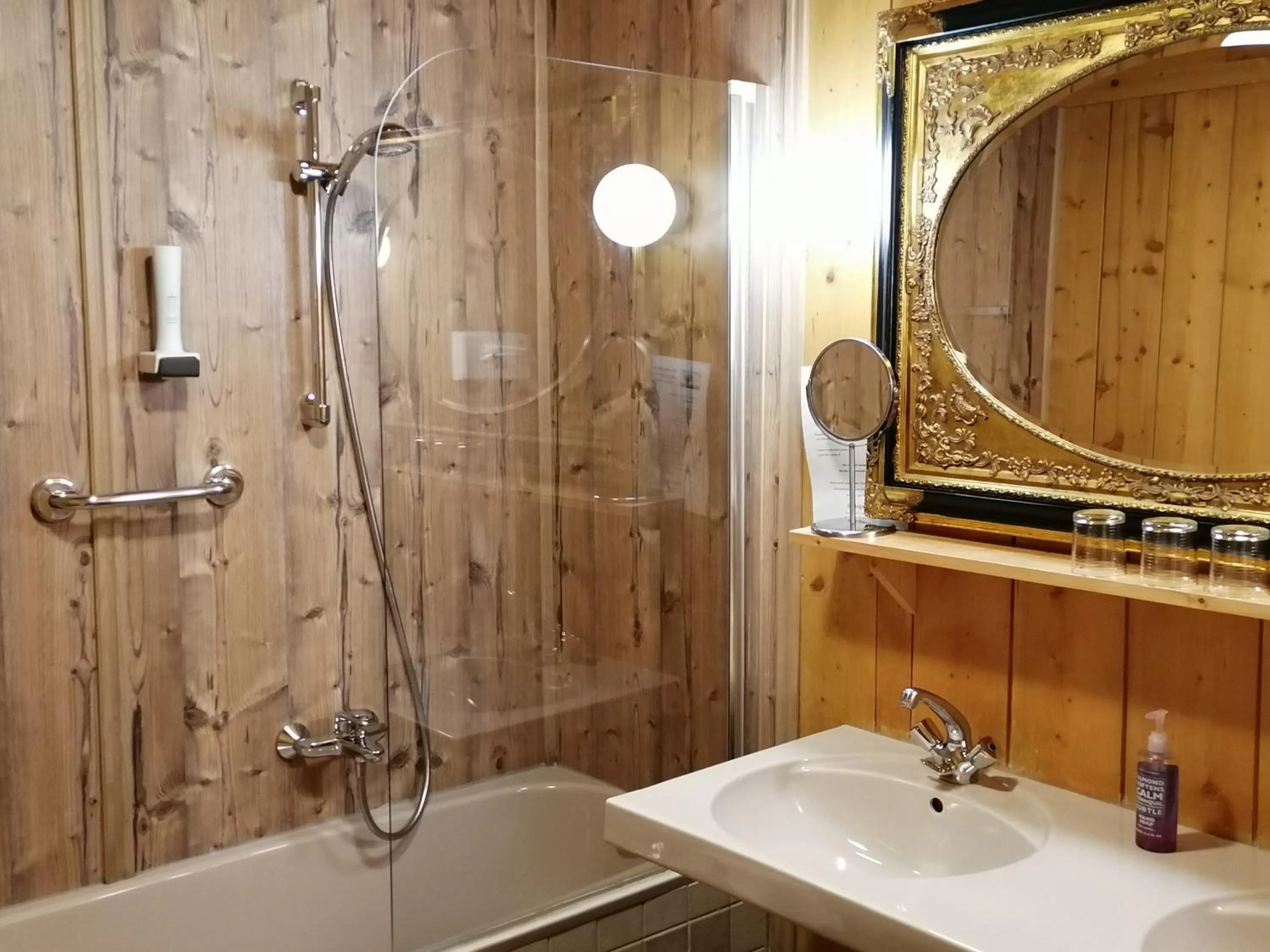 Bathroom in Hotel Schlosswirt