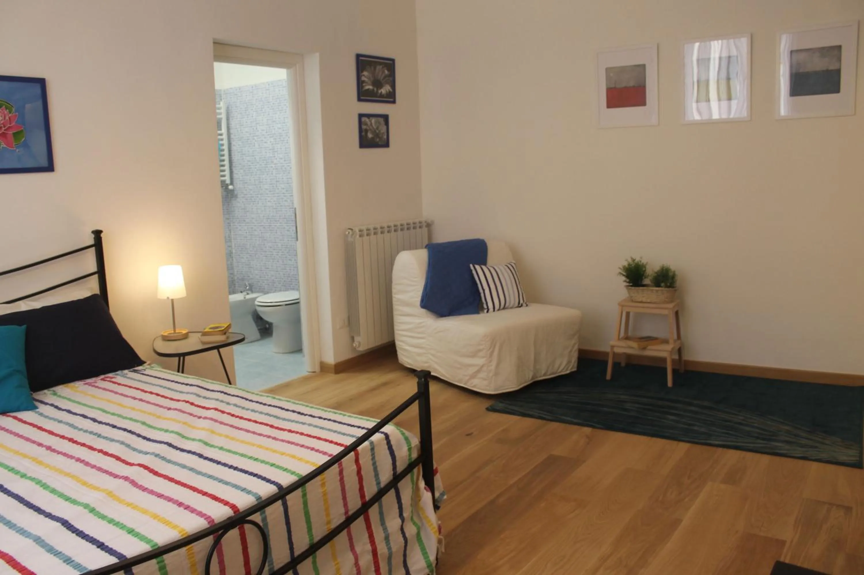 Bedroom, Bed in Home 103