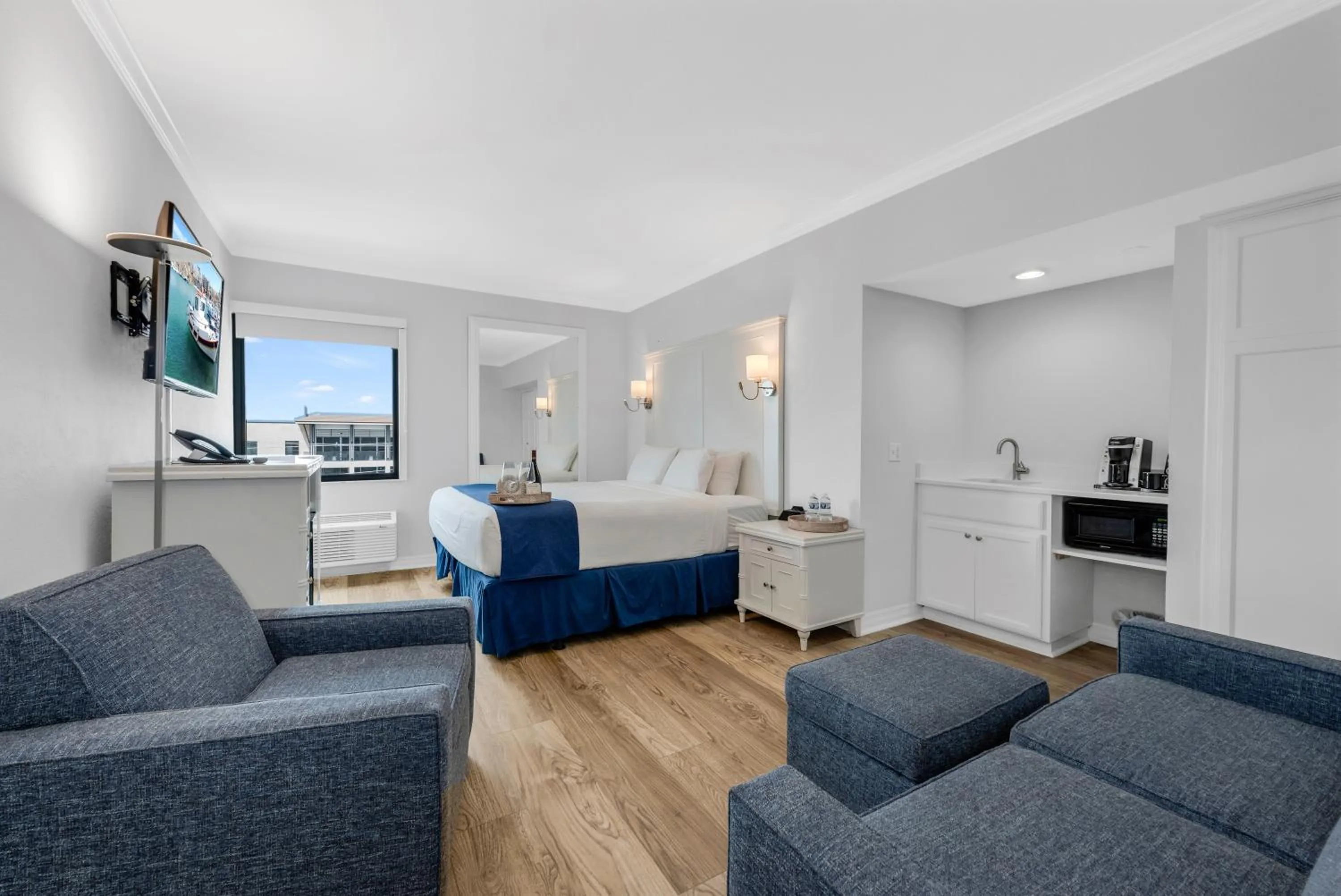 Living room in Bayfront Inn 5th Avenue