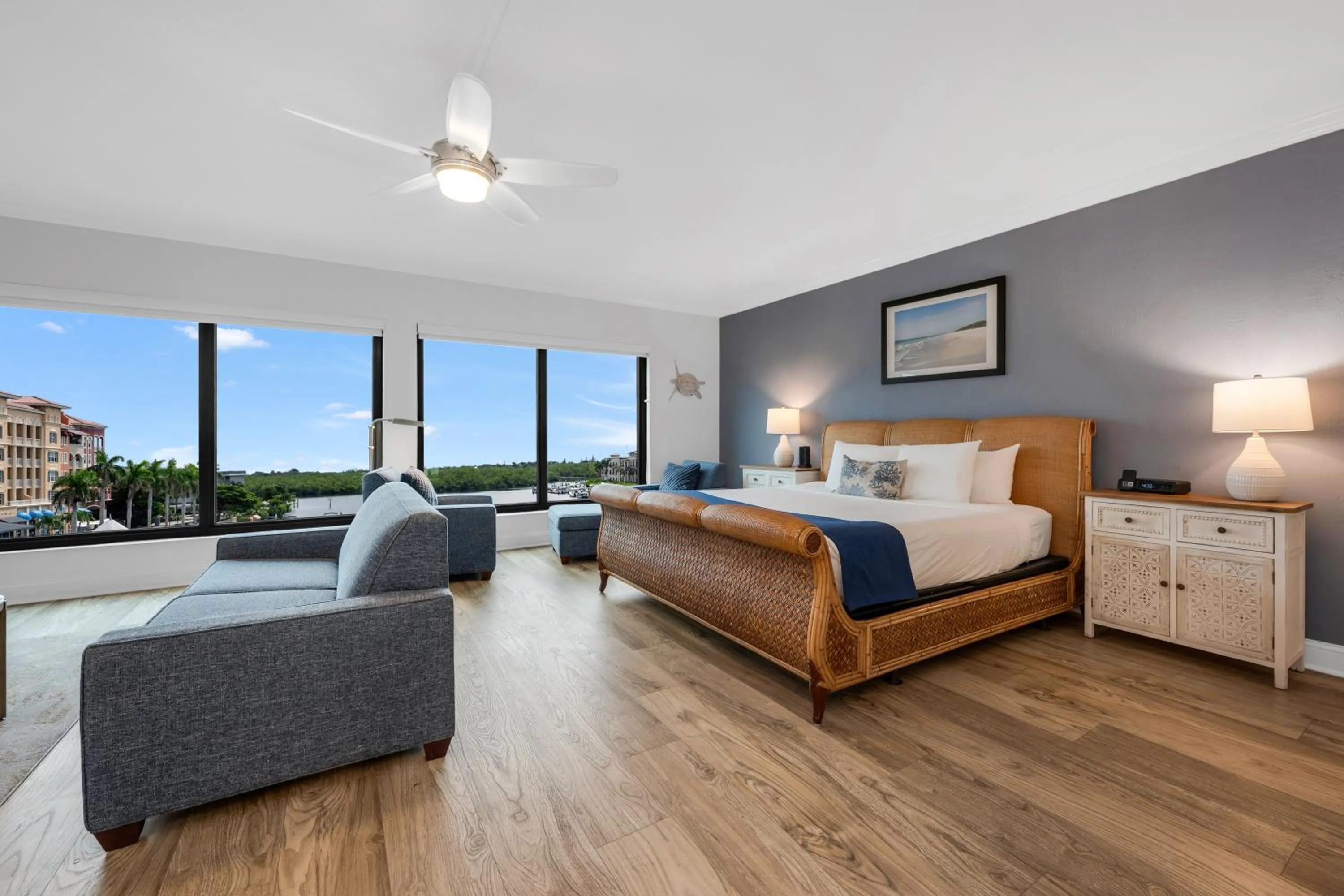 Bed in Bayfront Inn 5th Avenue