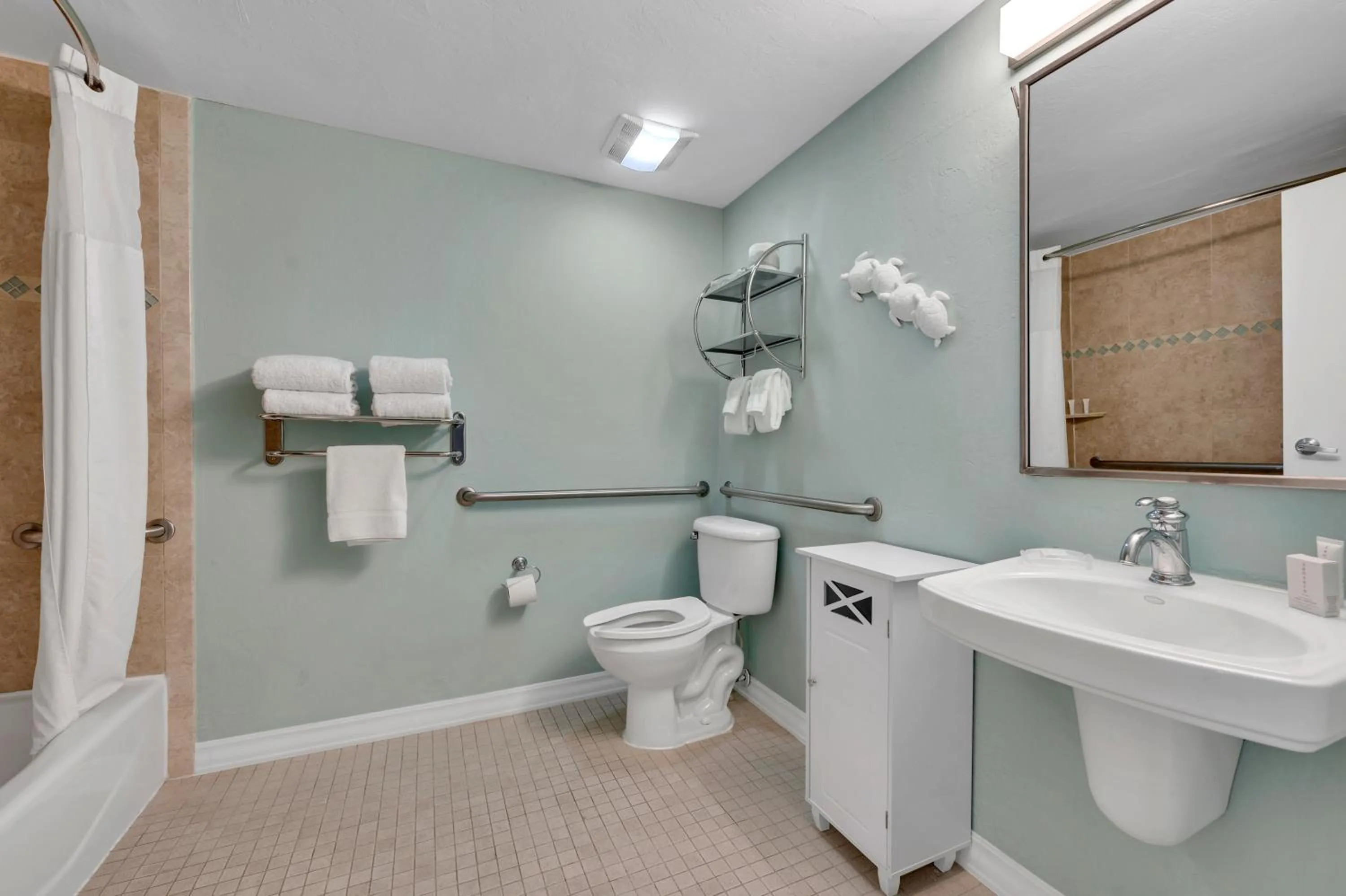 Shower in Bayfront Inn 5th Avenue