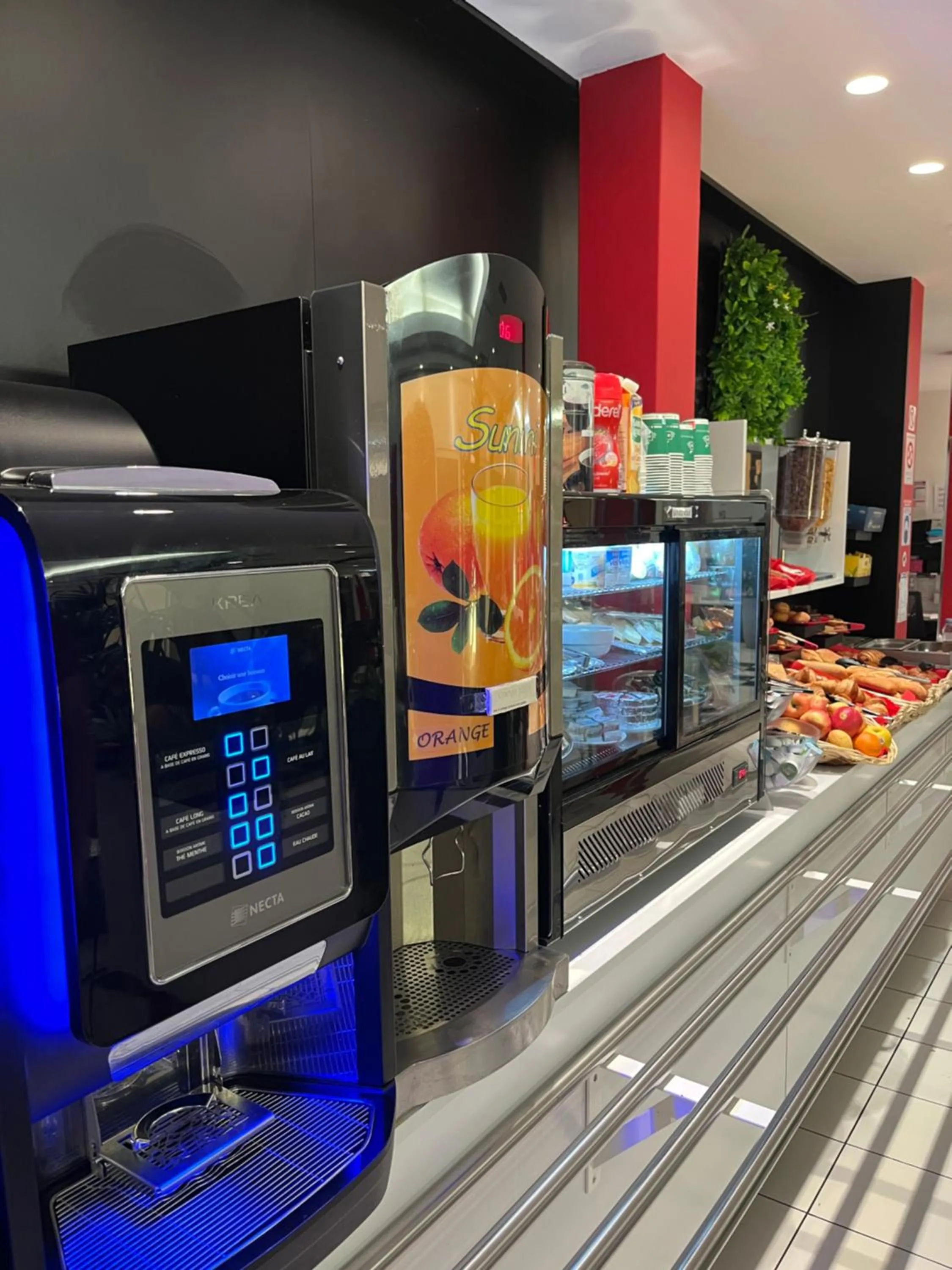 Buffet breakfast in Hôtel Gardenia Bordeaux Est