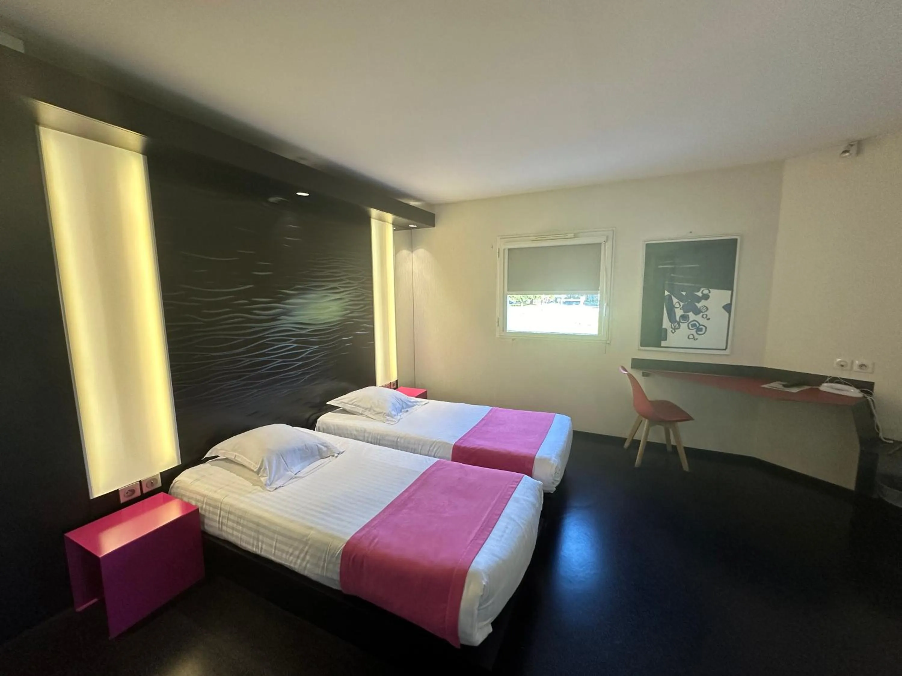 Bedroom, Bed in Hôtel Gardenia Bordeaux Est