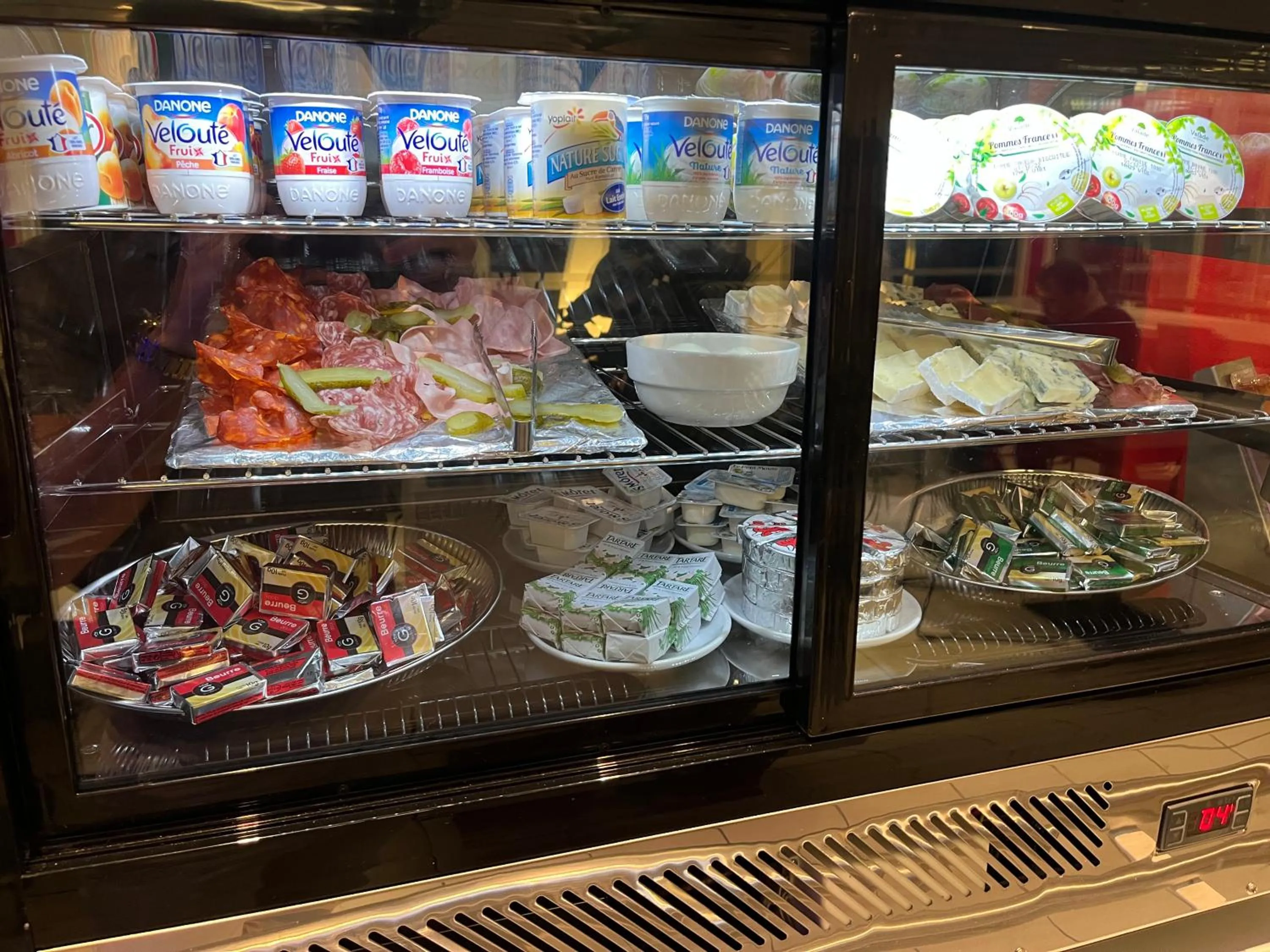 Buffet breakfast in Hôtel Gardenia Bordeaux Est