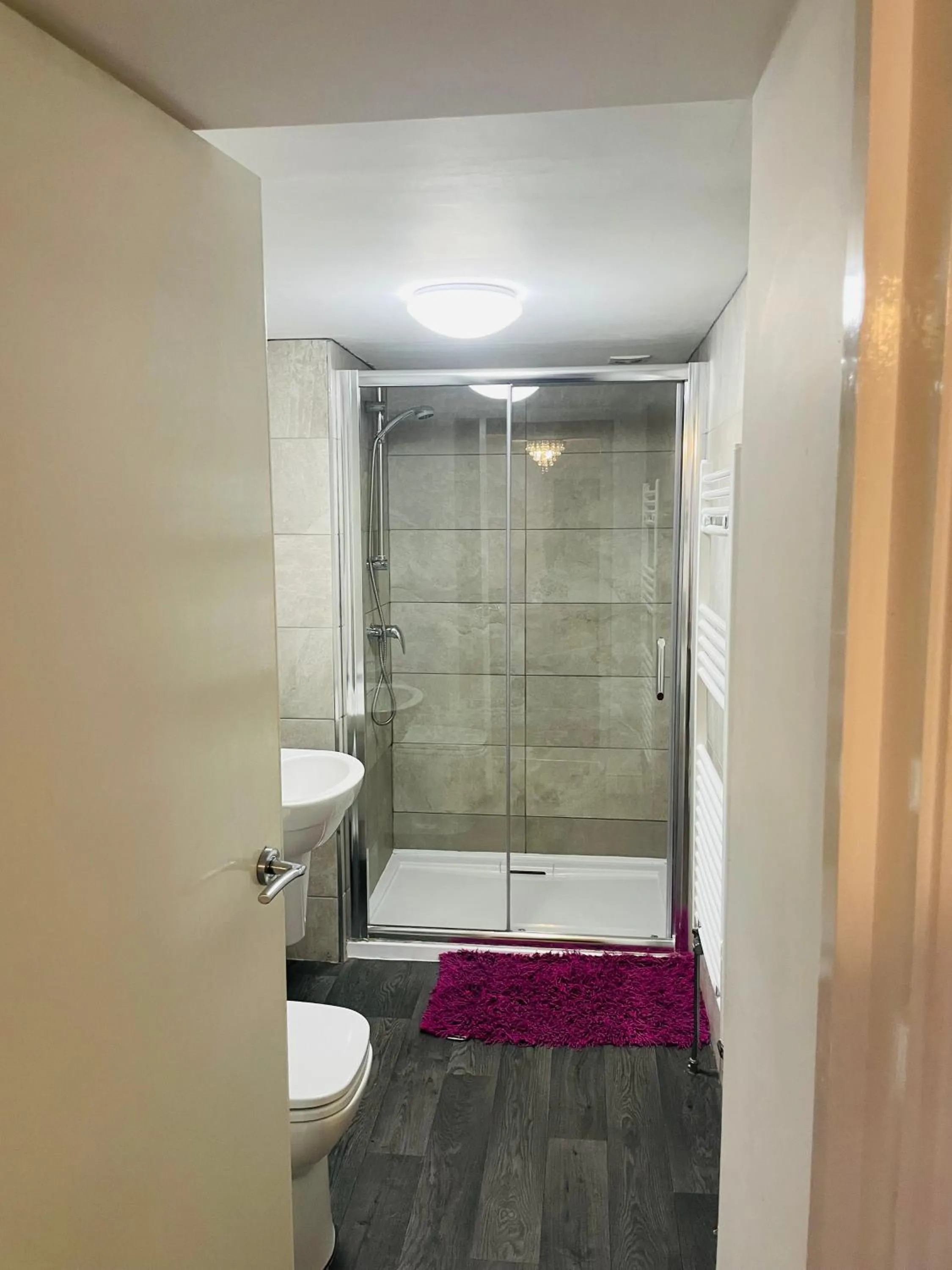 Shower in Jasmine House