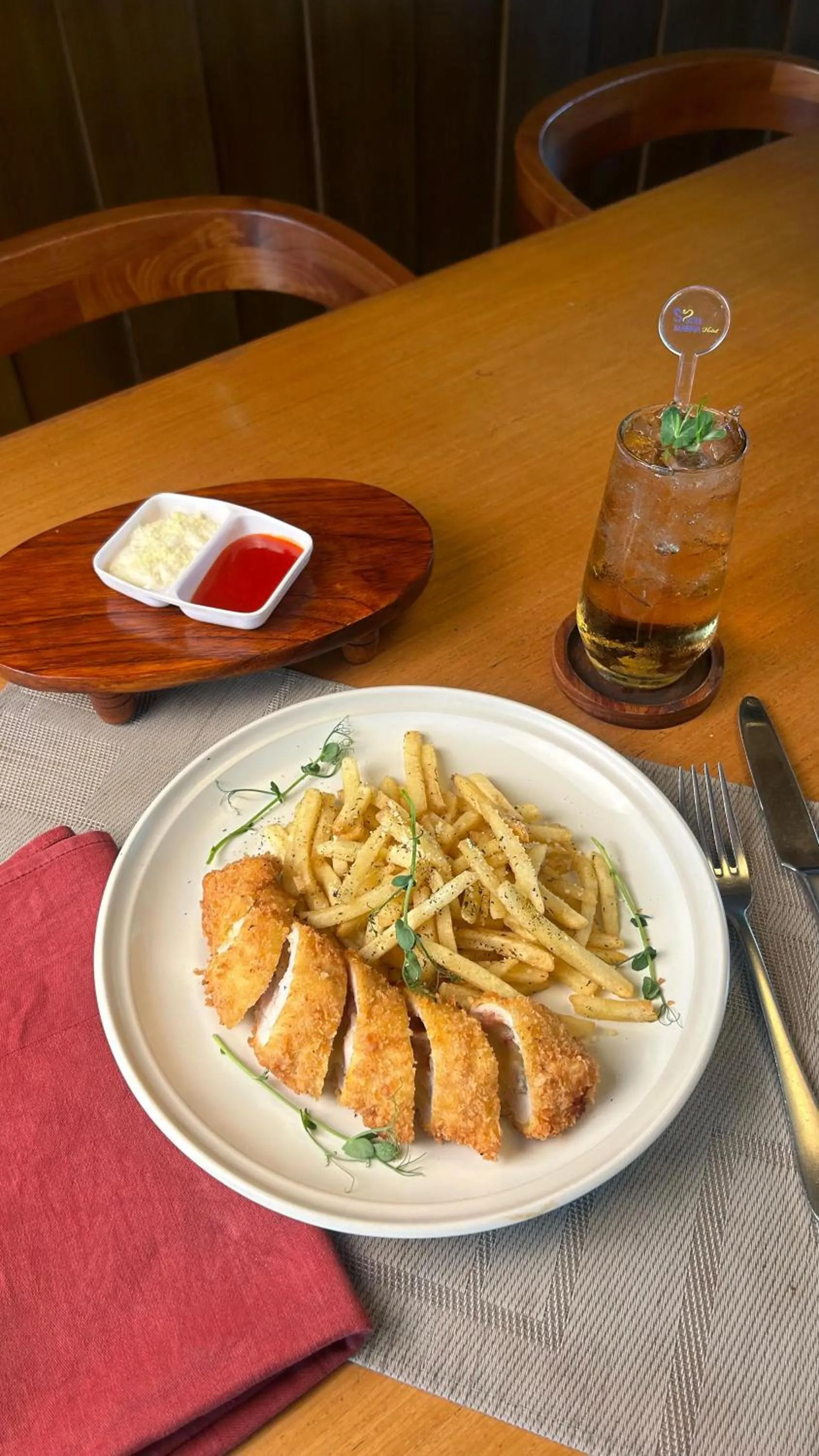 Restaurant/places to eat in Soll Marina Hotel Serpong