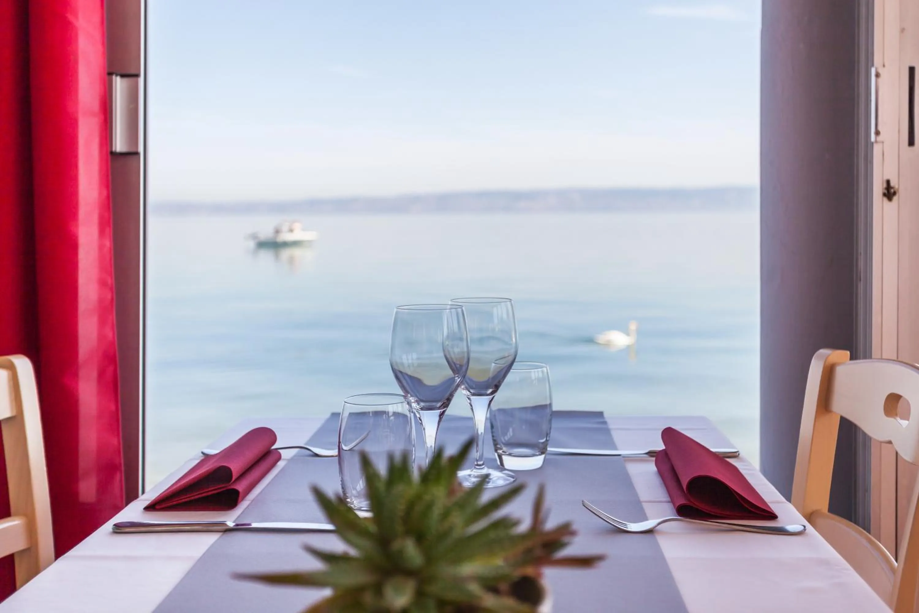 Restaurant/places to eat in Hôtel De La Plage