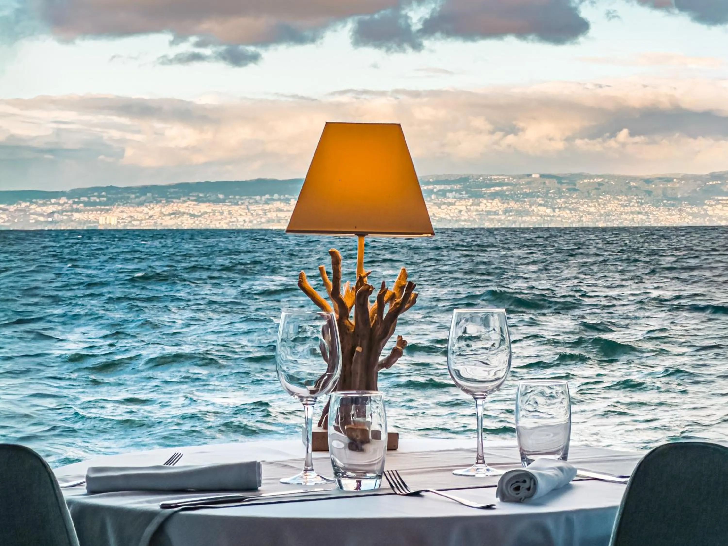 Restaurant/places to eat in Hôtel De La Plage