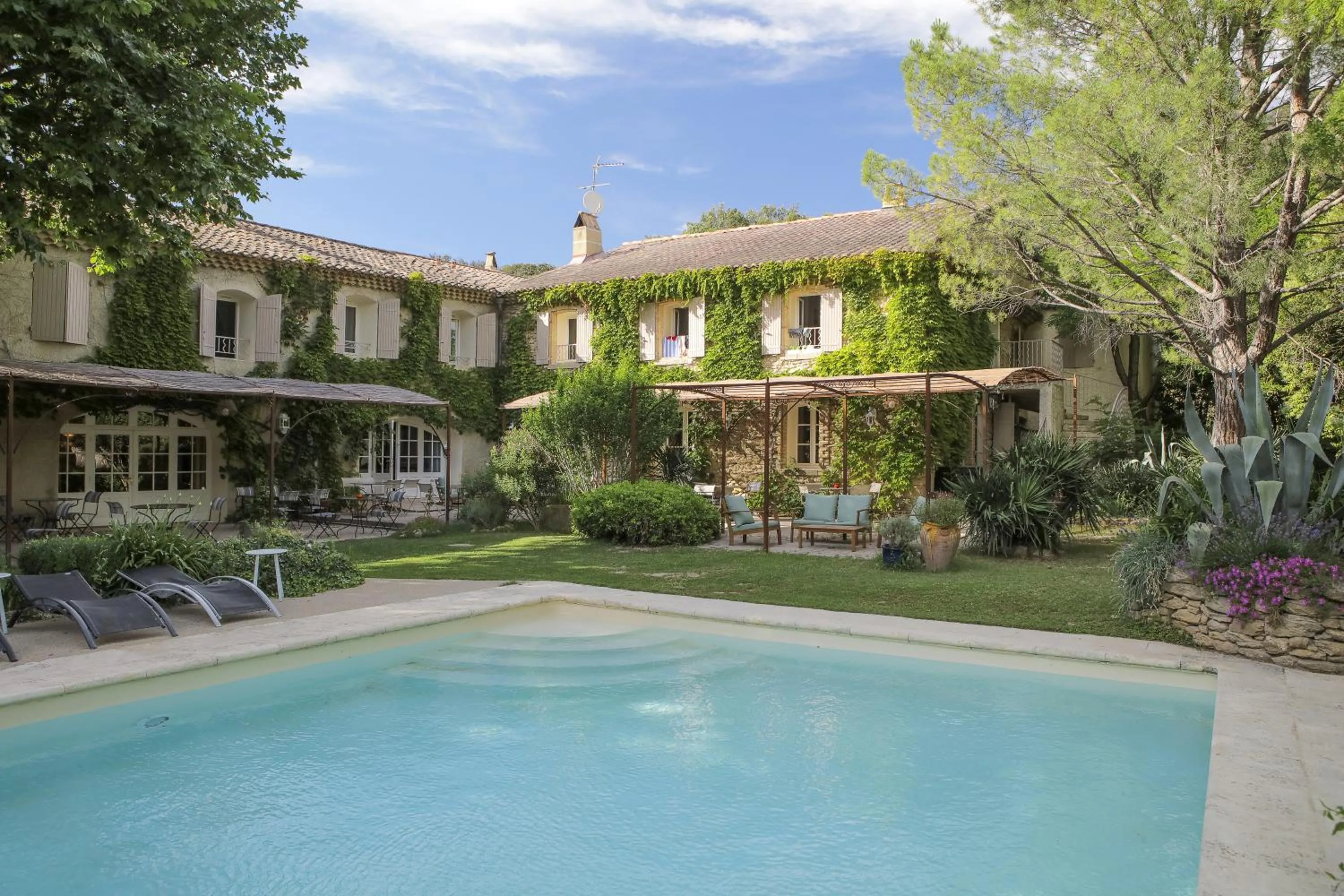 Property building in Logis Hôtel La Sommellerie