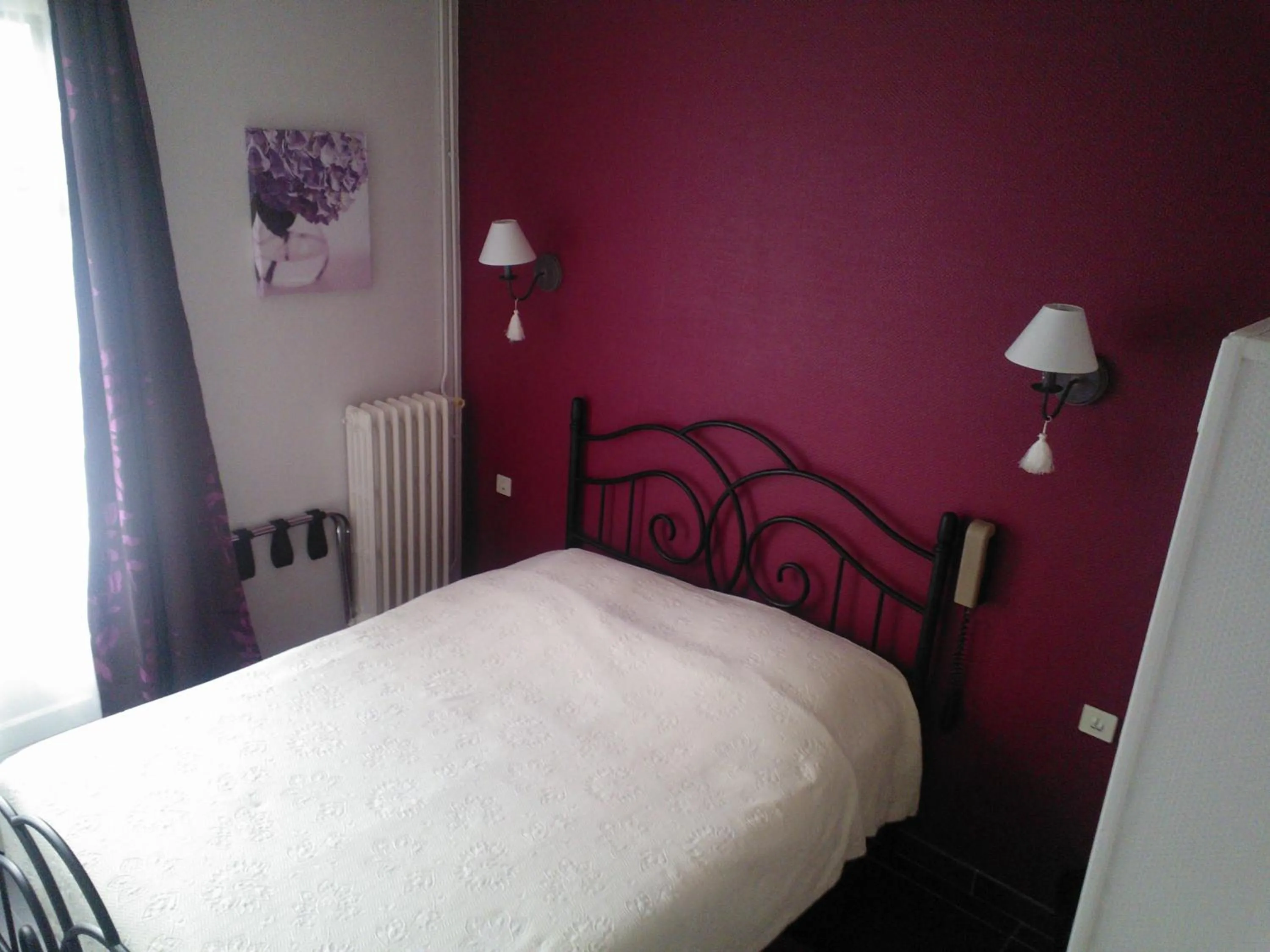 Bedroom, Bed in Logis Hôtel Restaurant Le Franco Belge