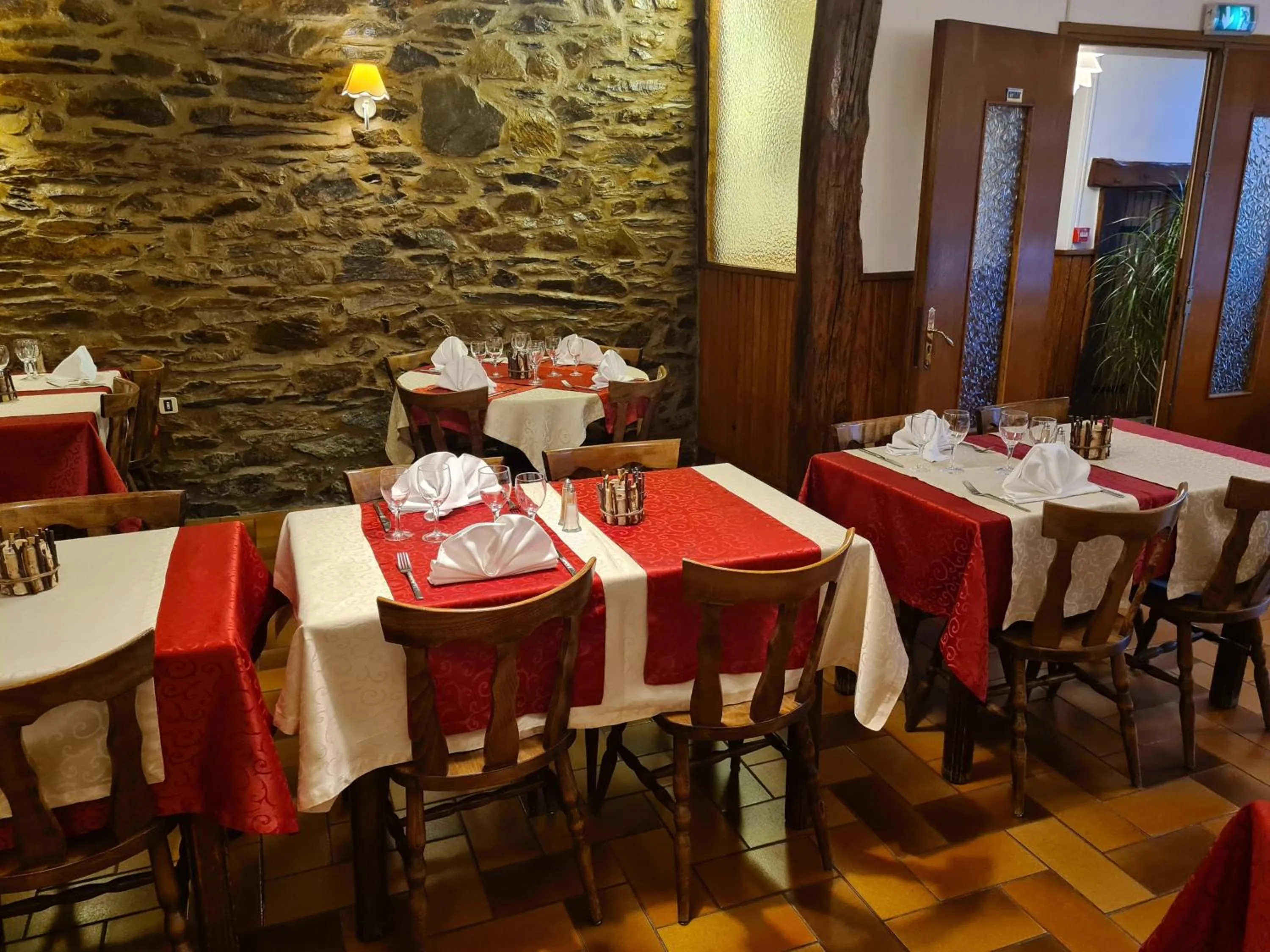 Restaurant/places to eat in Logis Hôtel Restaurant Le Franco Belge