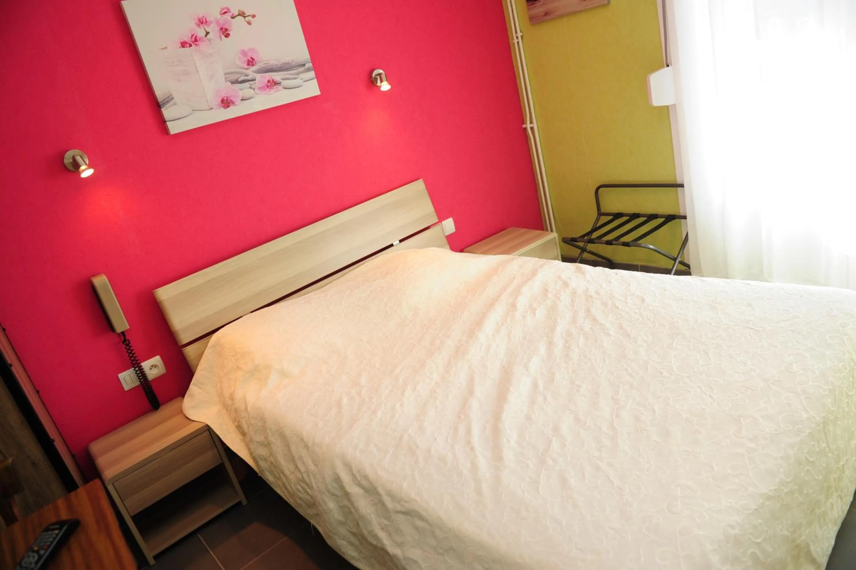 Bedroom, Bed in Logis Hôtel Restaurant Le Franco Belge