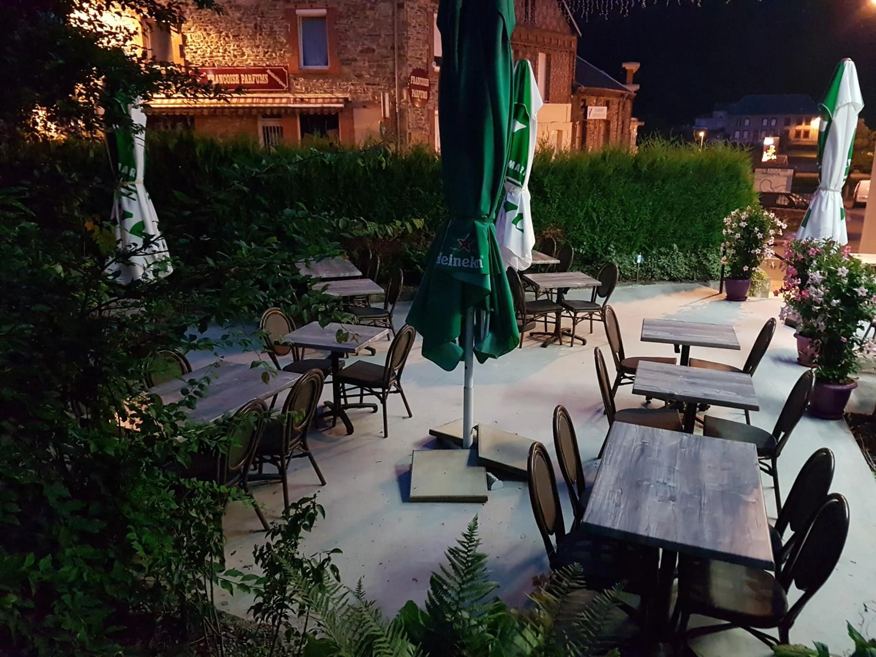 Patio in Logis Hôtel Restaurant Le Franco Belge