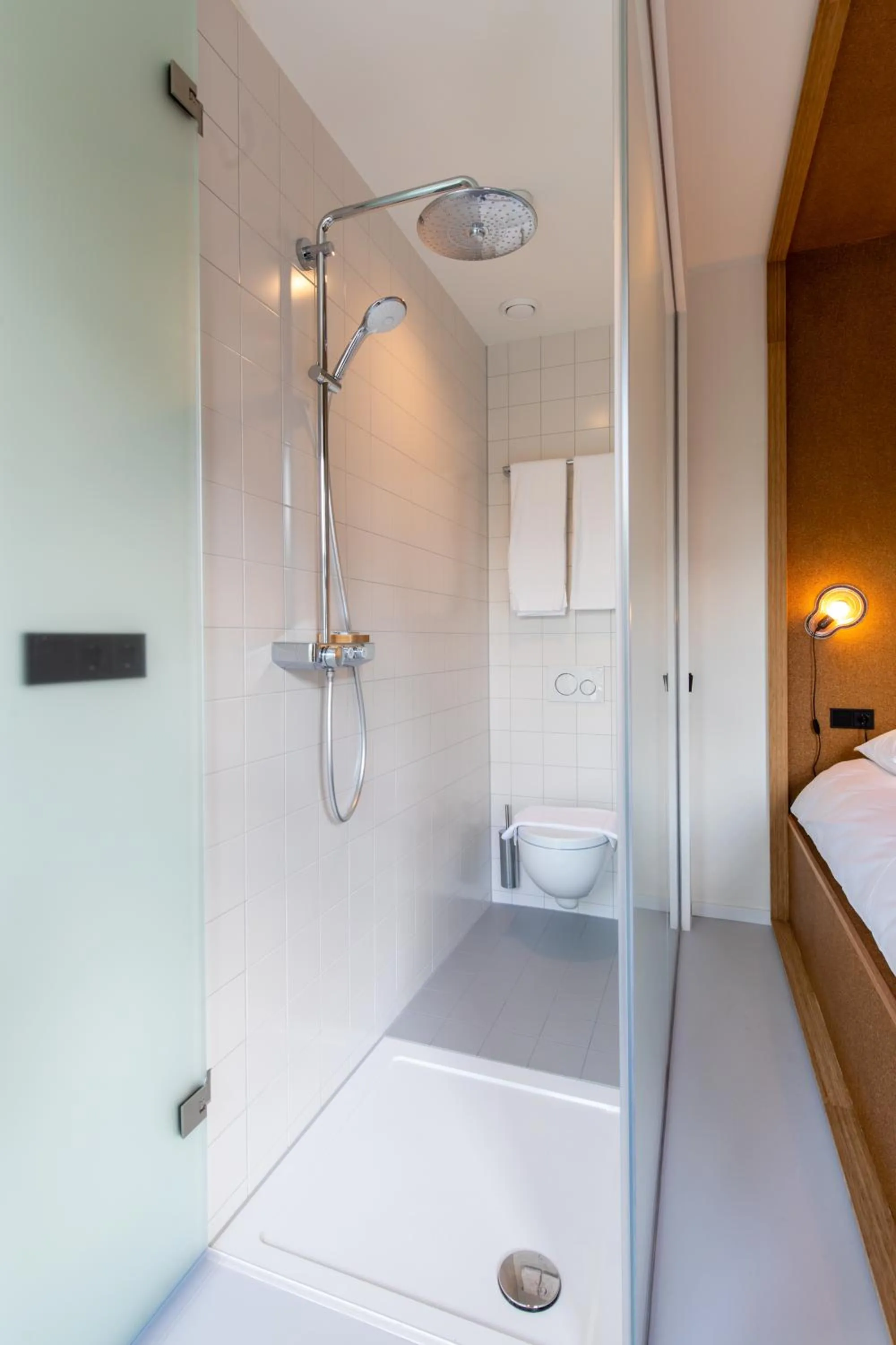 Shower, Bed in the bellhop