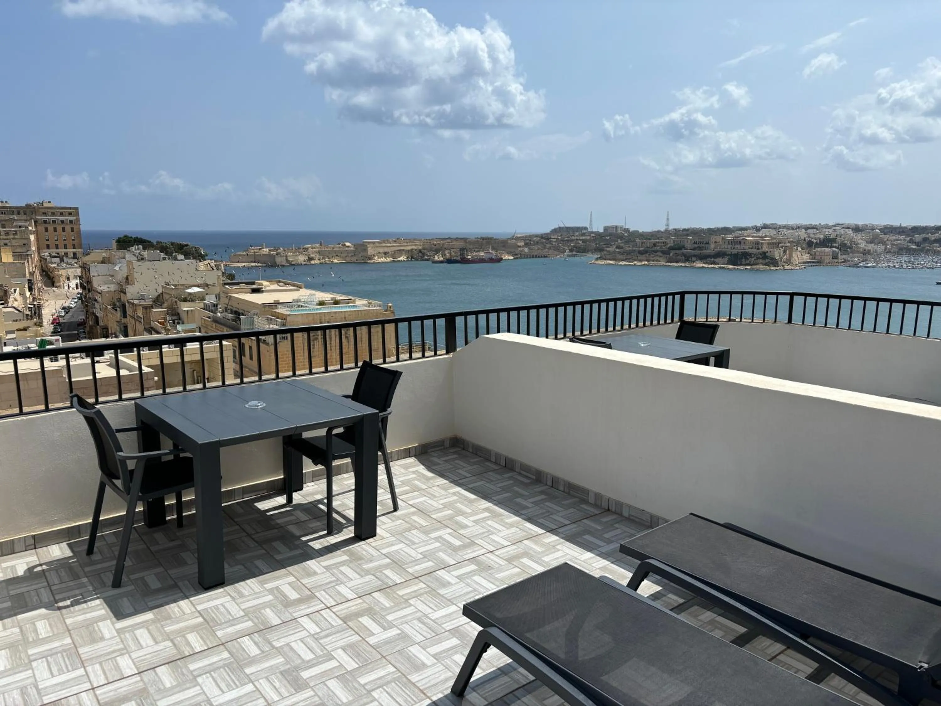 Day in Grand Harbour Hotel