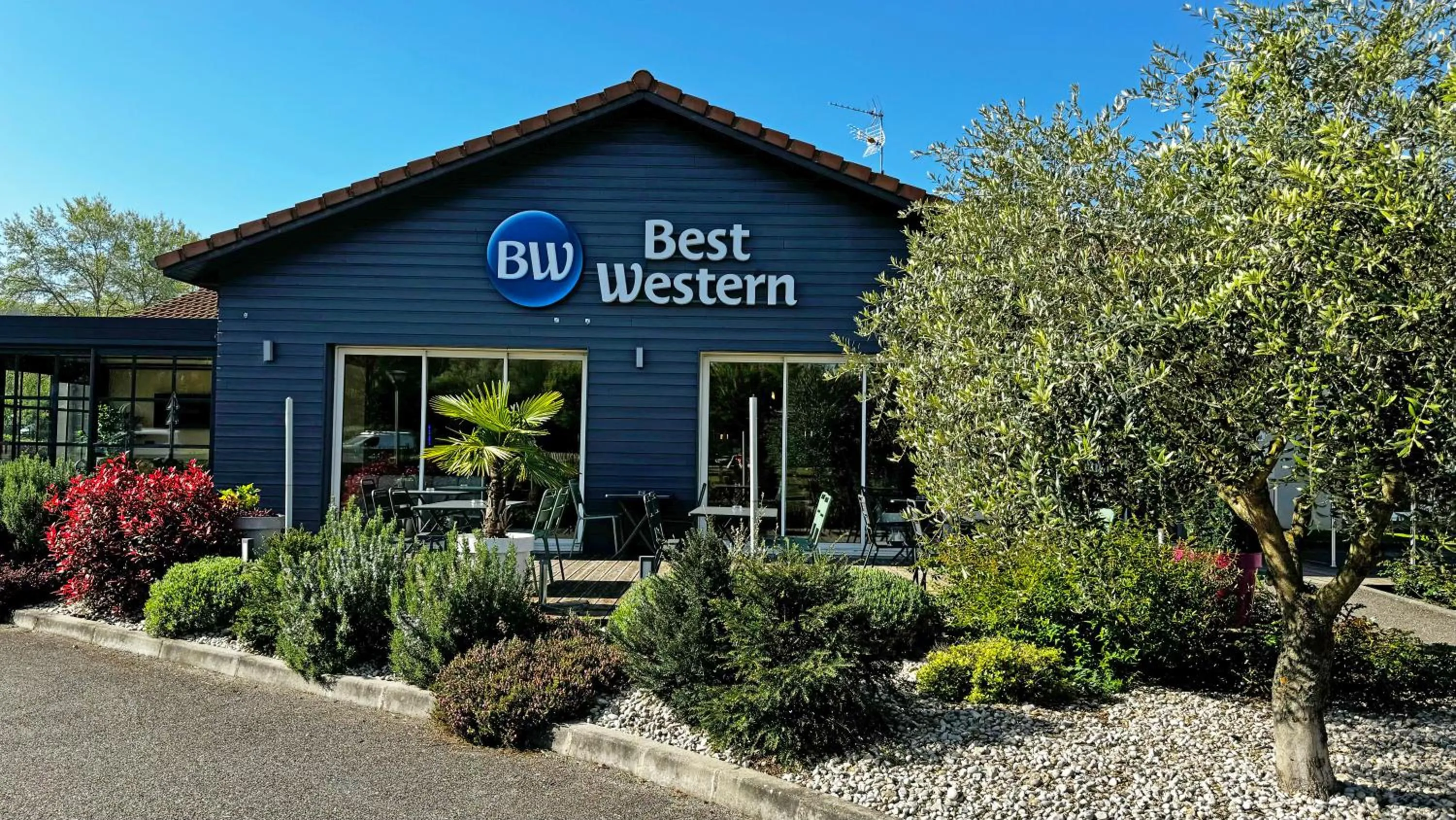 Property building in Best Western Bourgoin Jallieu