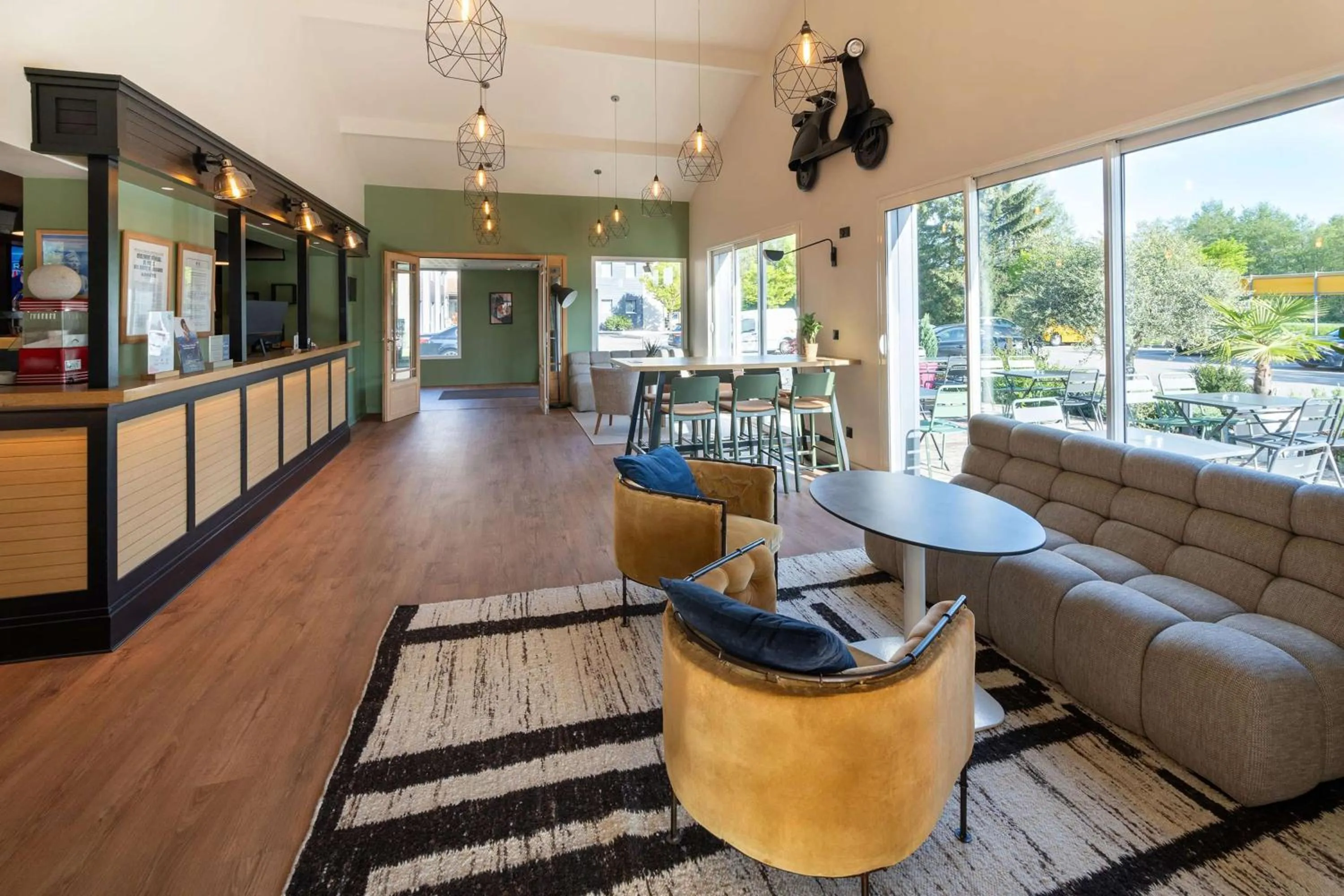 TV and multimedia in Best Western Bourgoin Jallieu