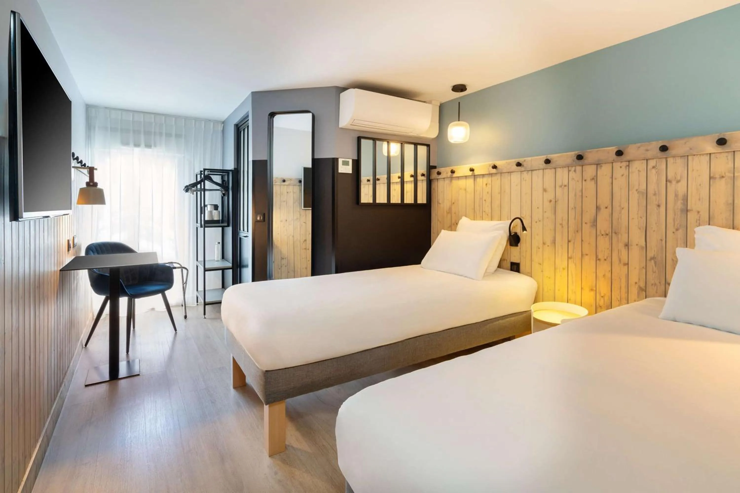 Bed in Best Western Bourgoin Jallieu