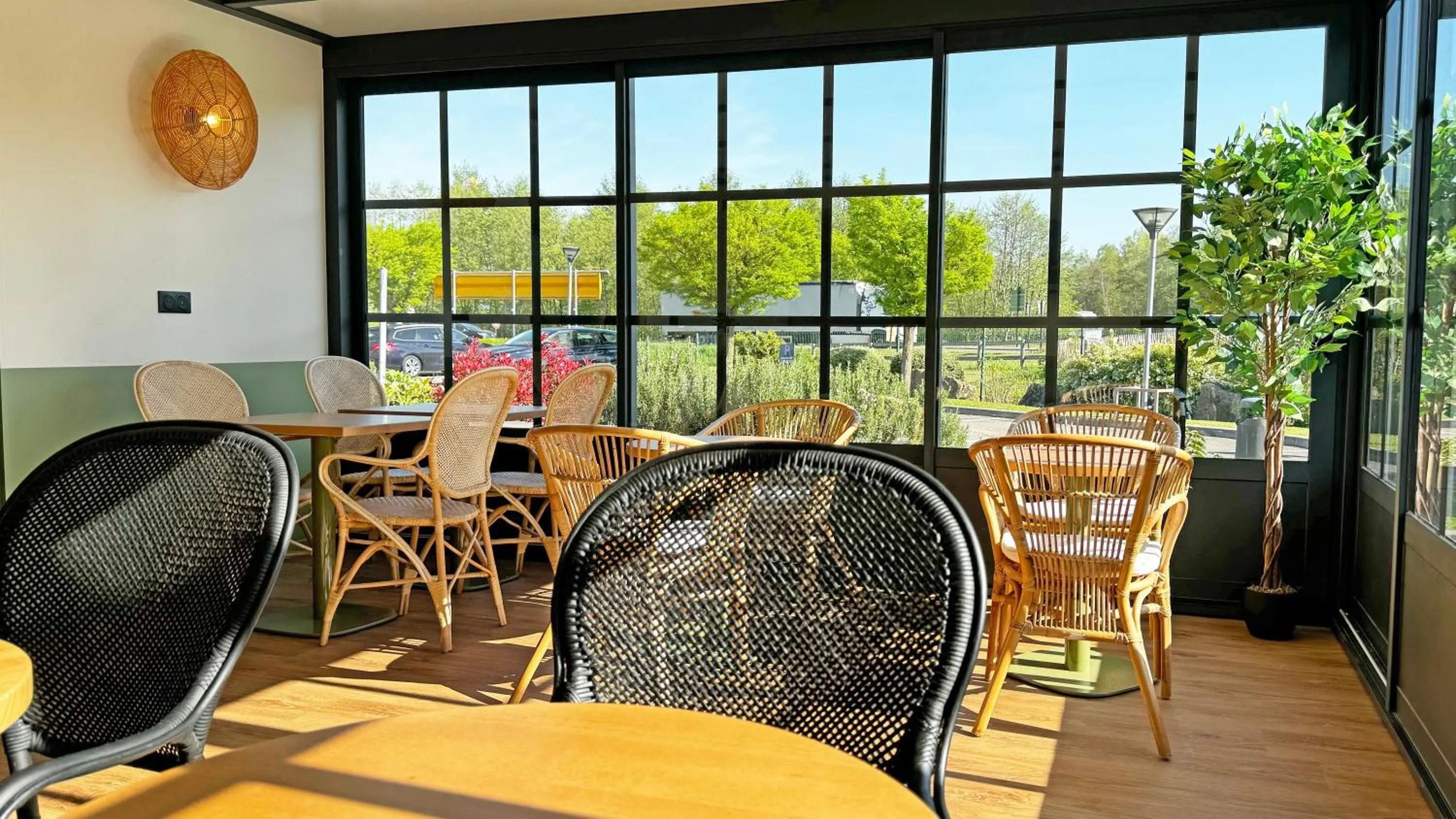 Property building in Best Western Bourgoin Jallieu