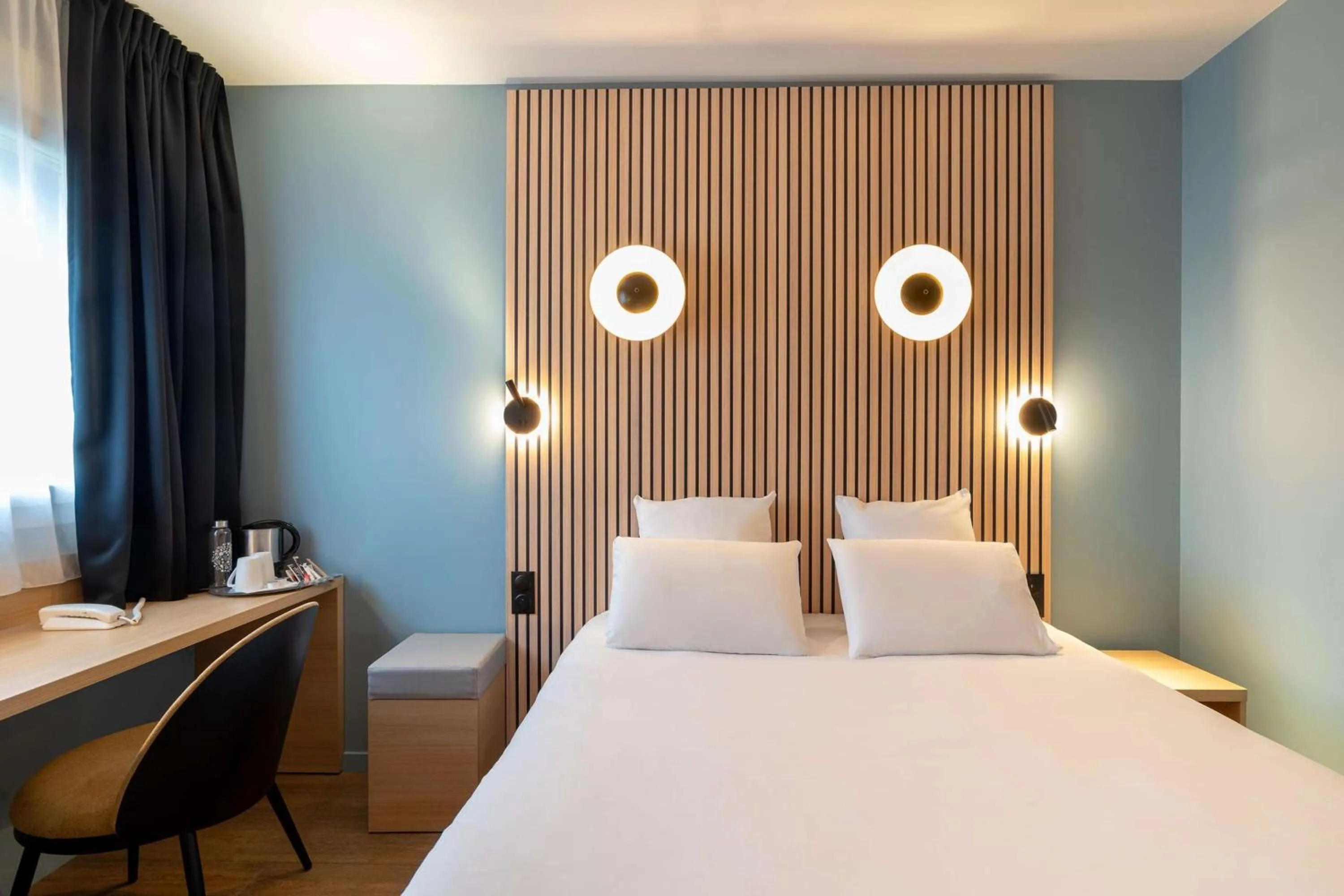 Bed in Best Western Bourgoin Jallieu