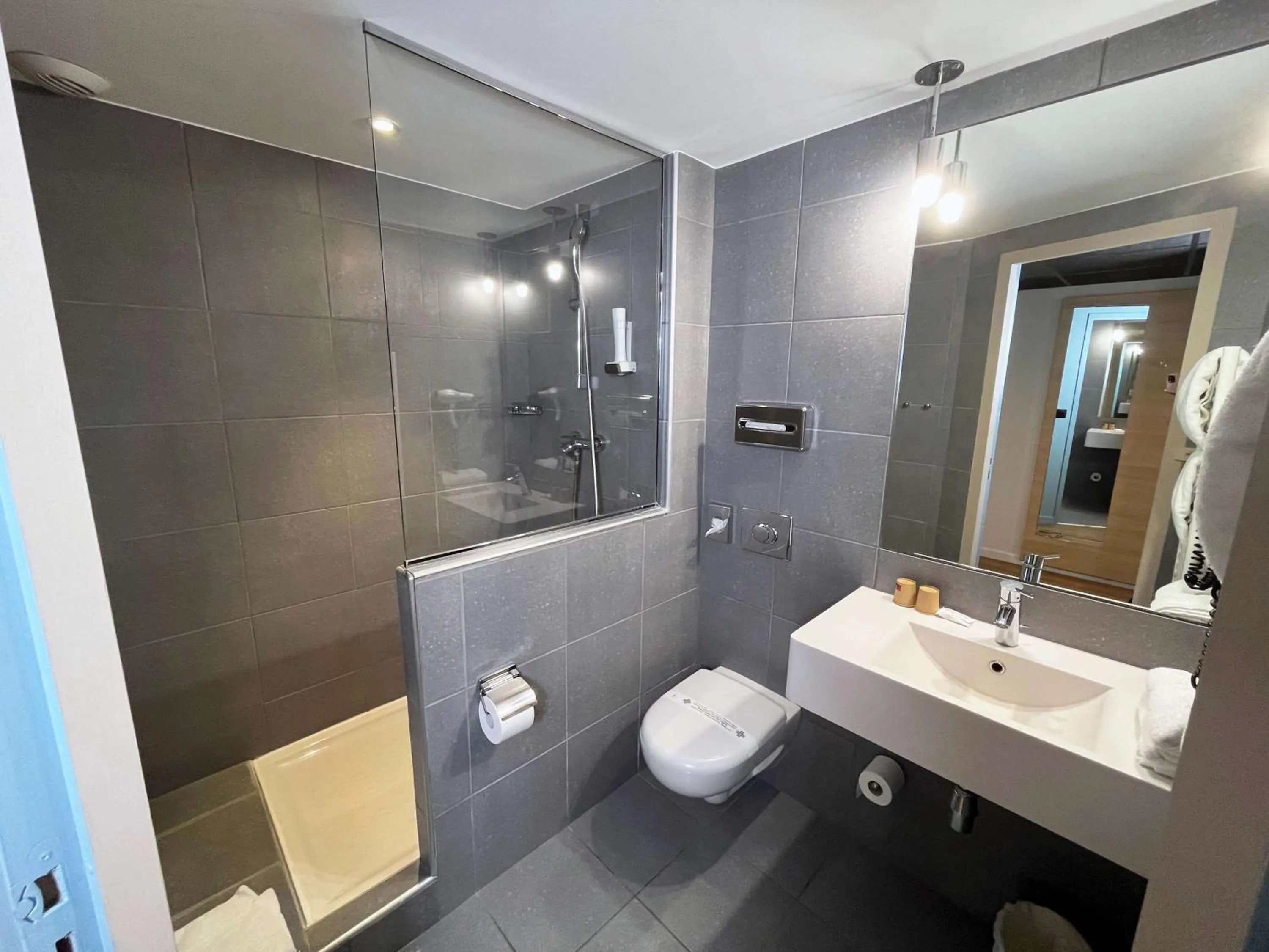 Bathroom in Best Western Bourgoin Jallieu