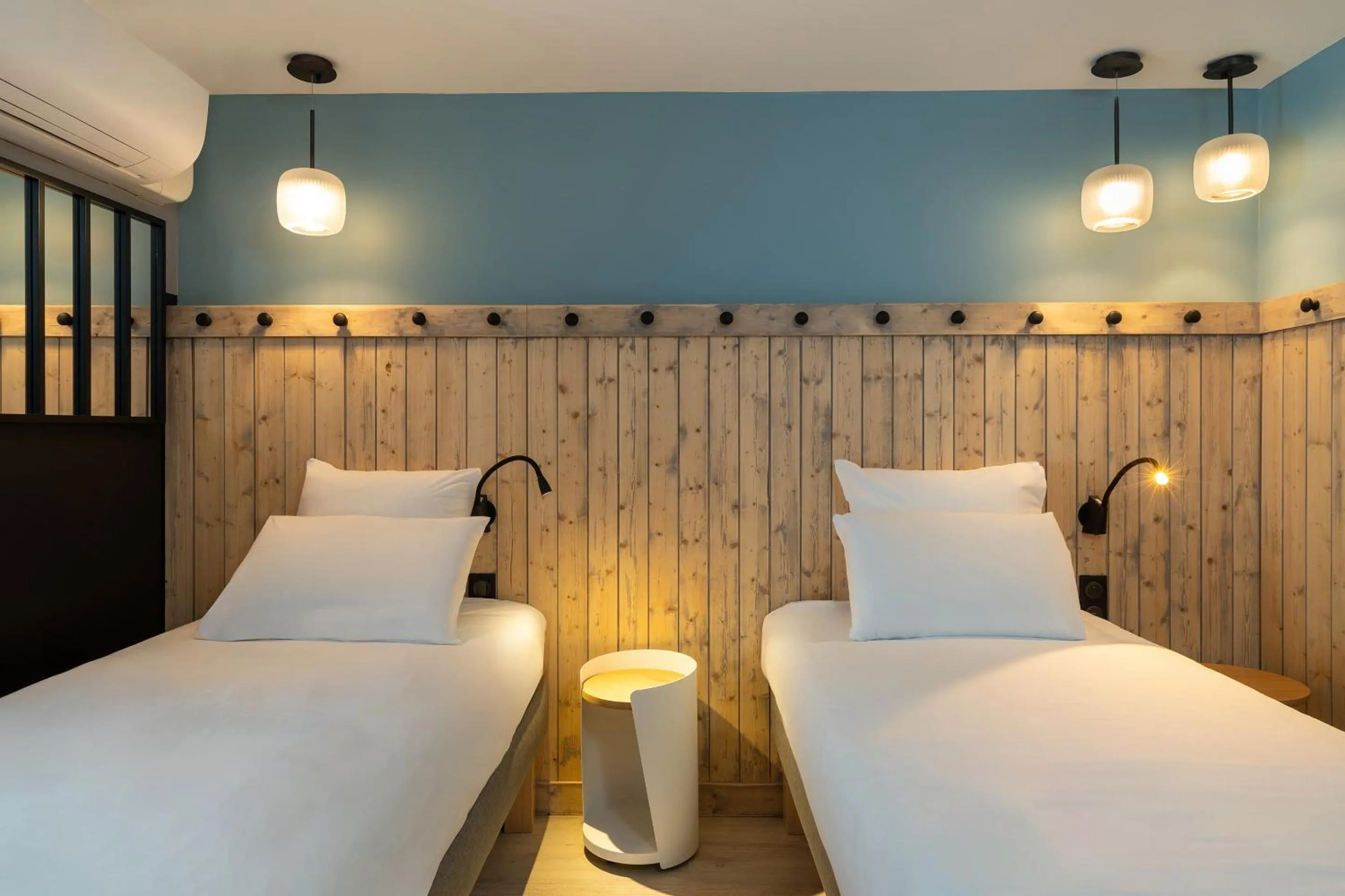 Bed in Best Western Bourgoin Jallieu