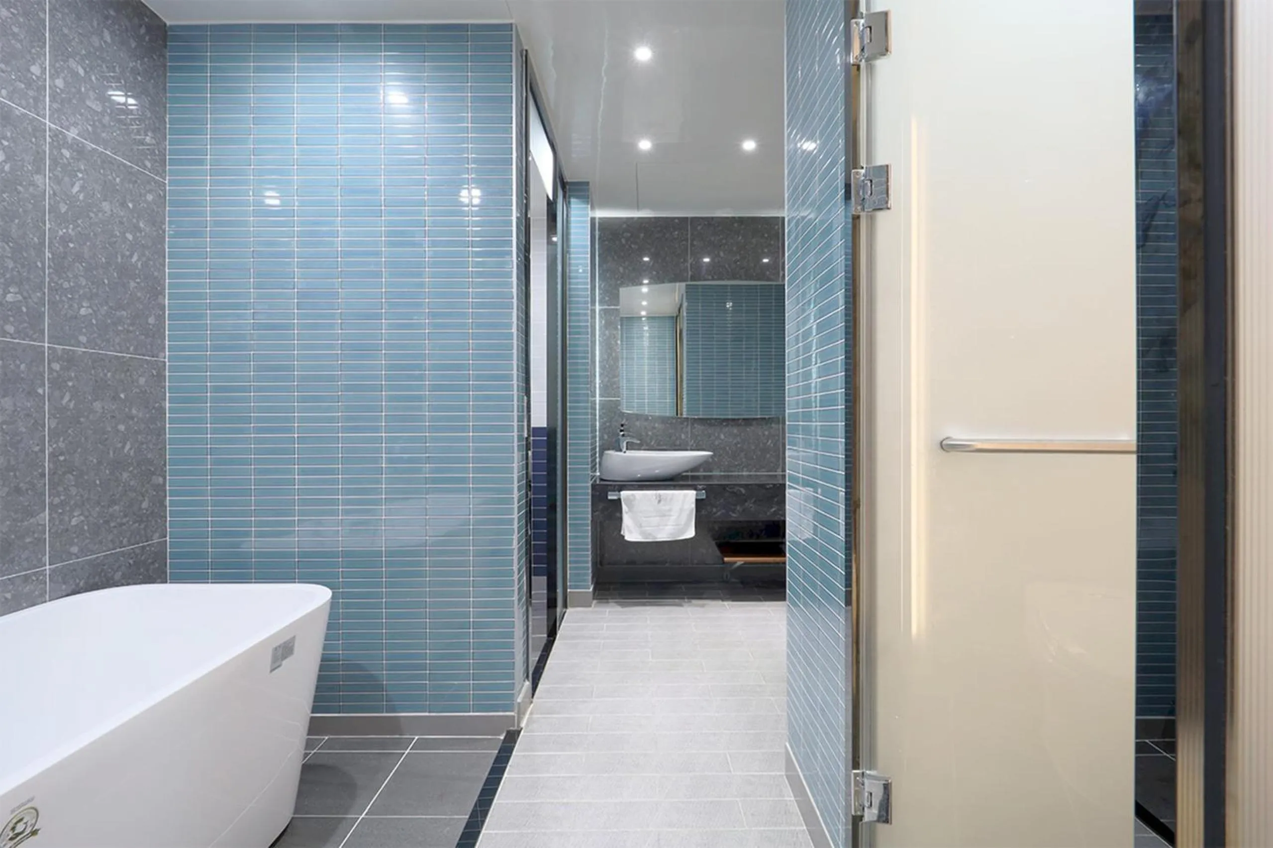 Shower in HOTEL YUNA Business