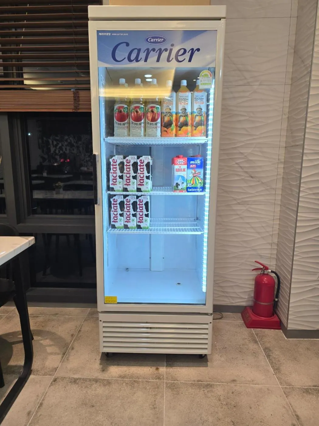 Restaurant/places to eat in HOTEL YUNA Business